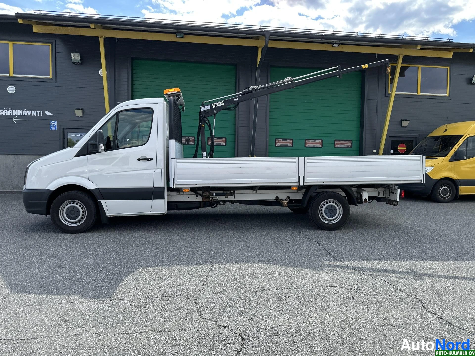 Valkoinen Volkswagen Crafter 2015, sivulta, kuva 11