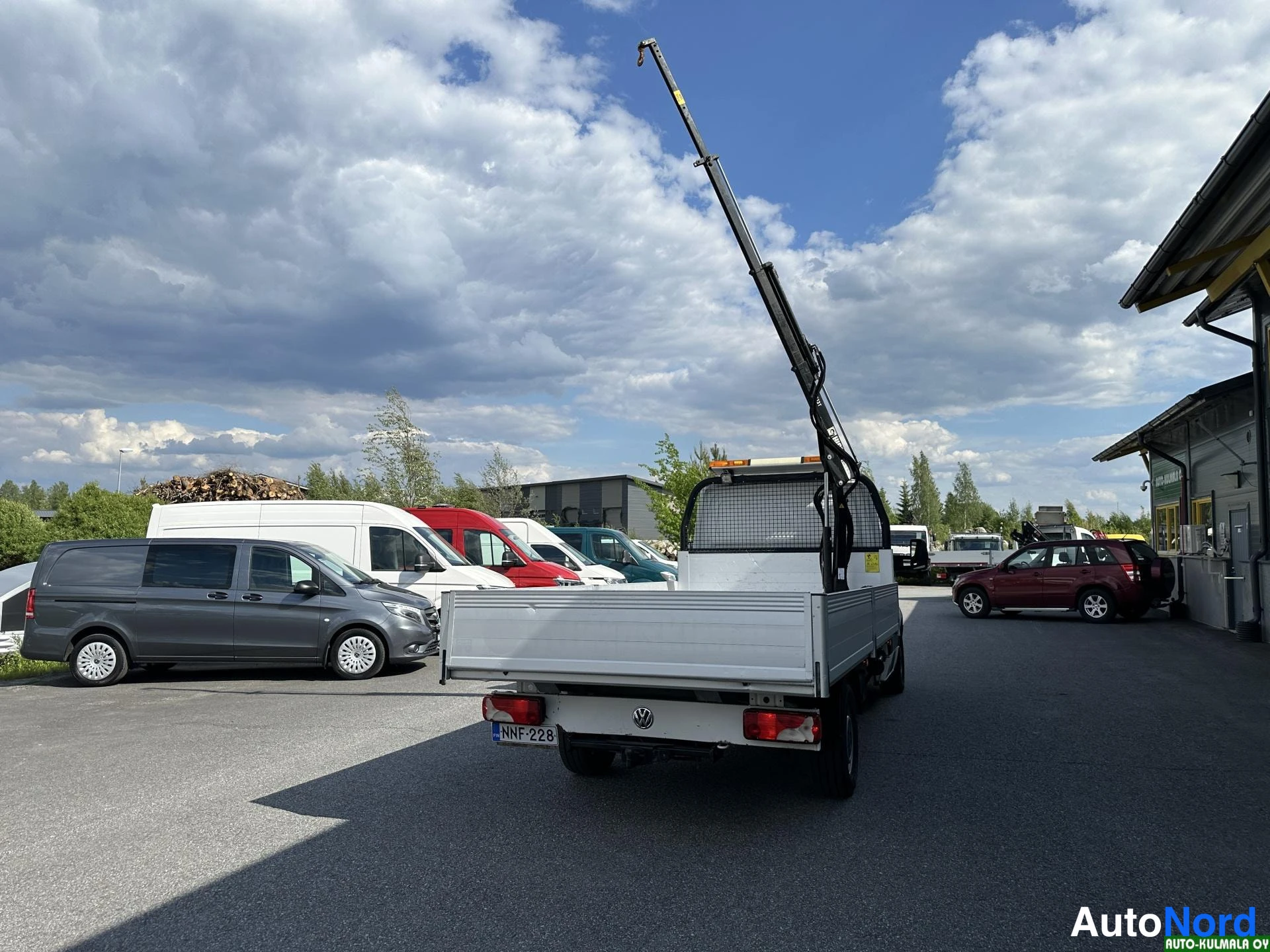 Valkoinen Volkswagen Crafter 2015, takaa, kuva 19