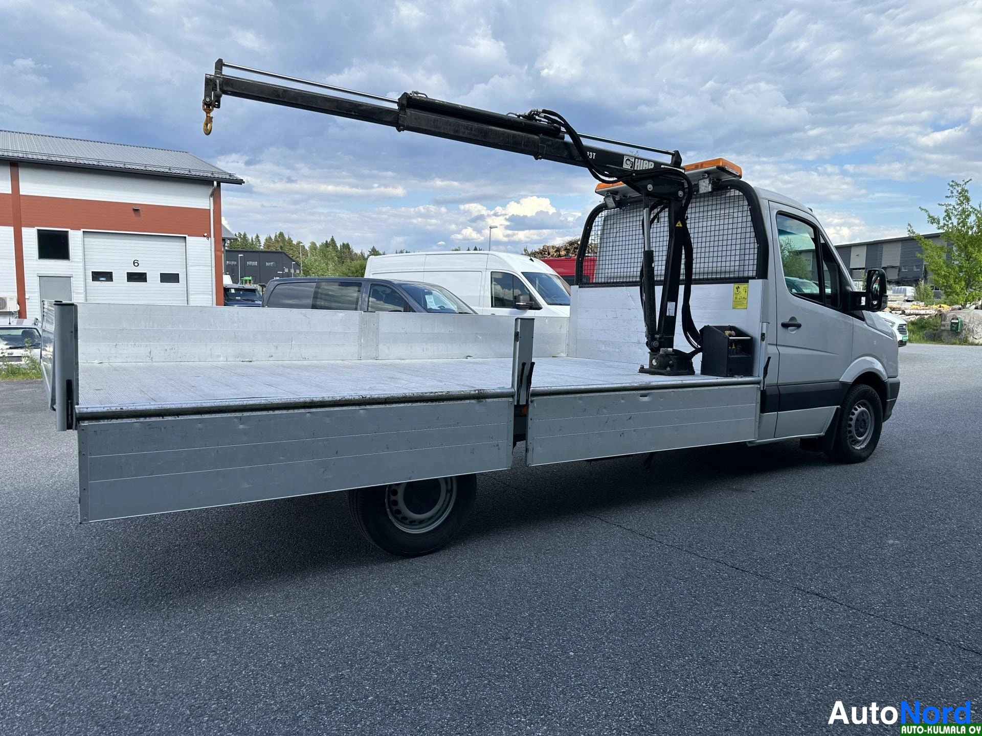 Valkoinen Volkswagen Crafter 2015, sivulta, kuva 12