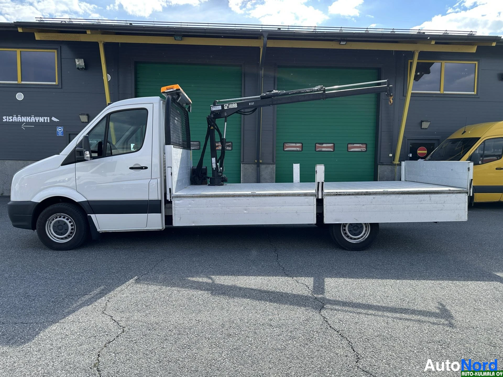 Valkoinen Volkswagen Crafter 2015, sivulta, kuva 10