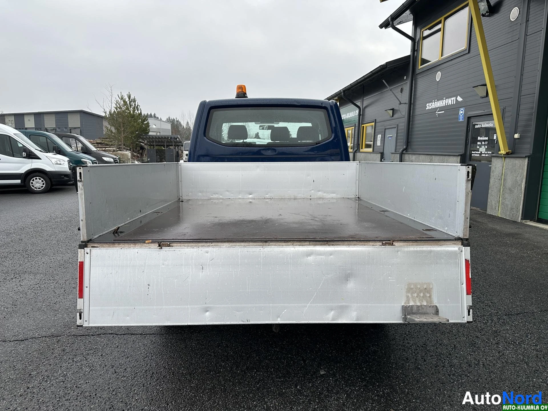 Sininen Volkswagen Transporter 2017, takaa, kuva 15