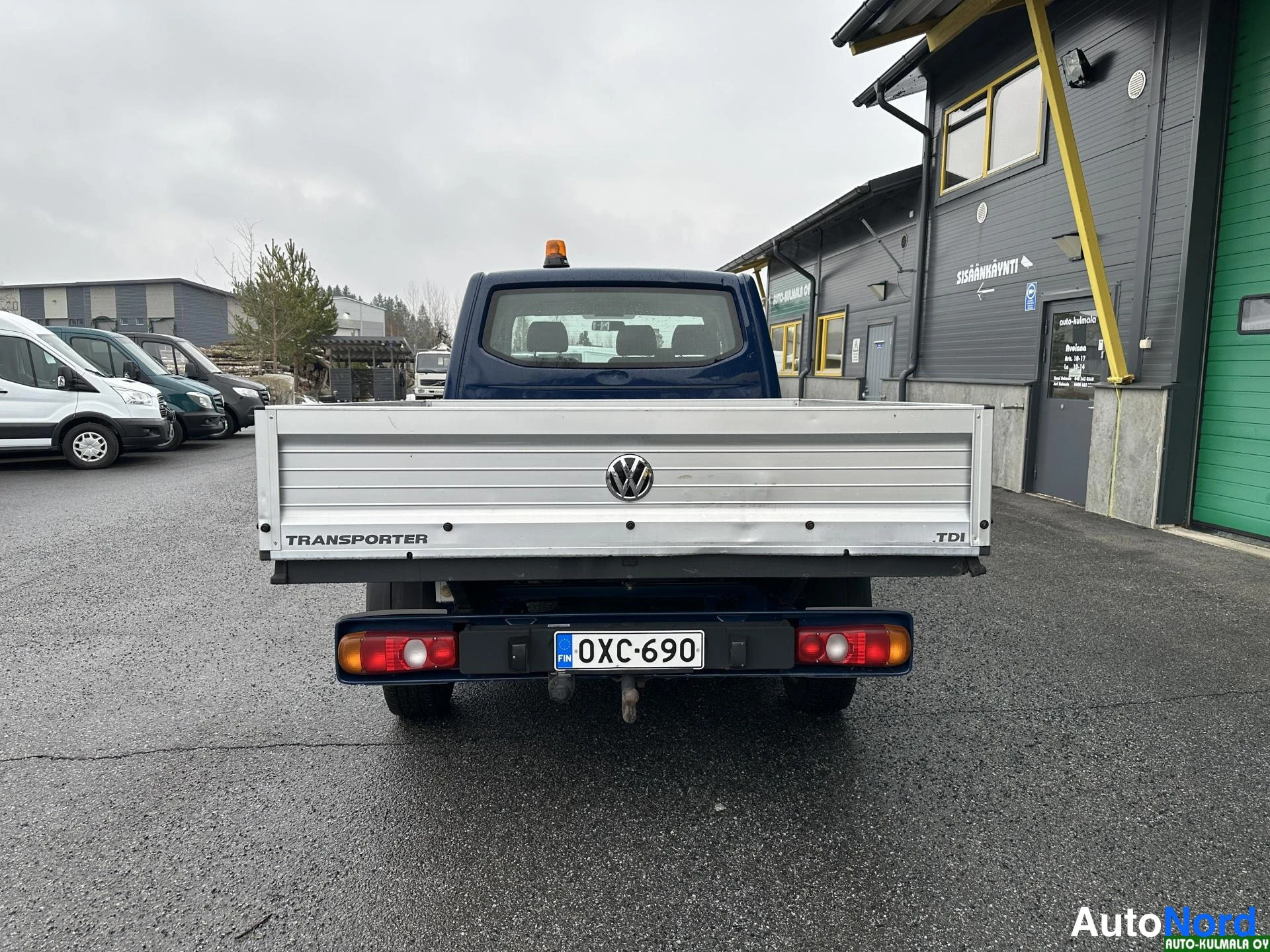 Sininen Volkswagen Transporter 2017, takaa, kuva 14