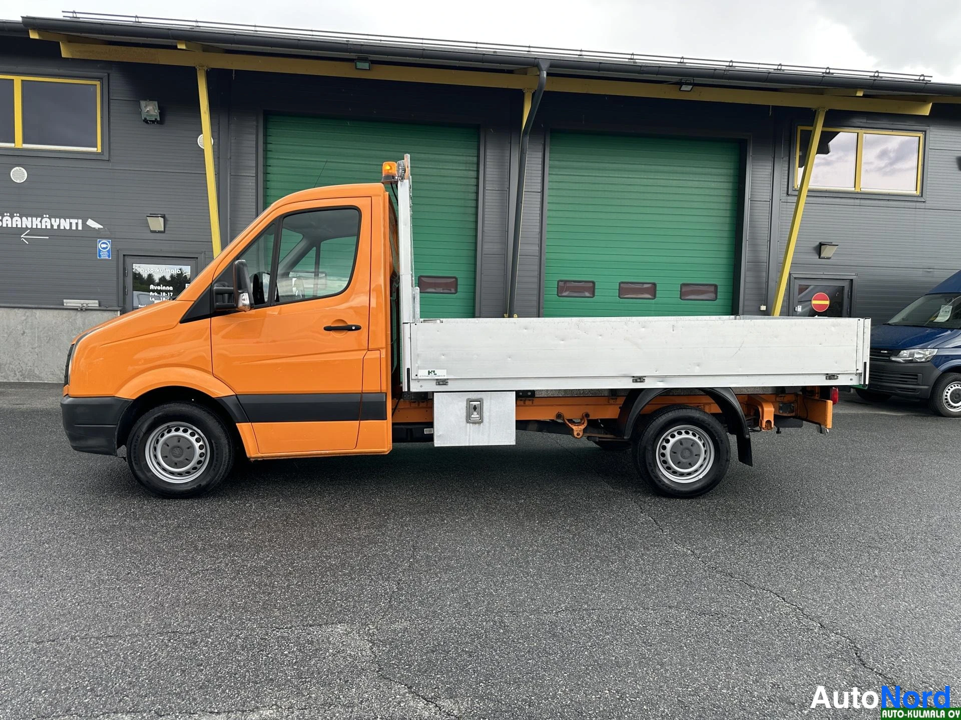 Oranssi Volkswagen Crafter 2013, sivulta, kuva 8
