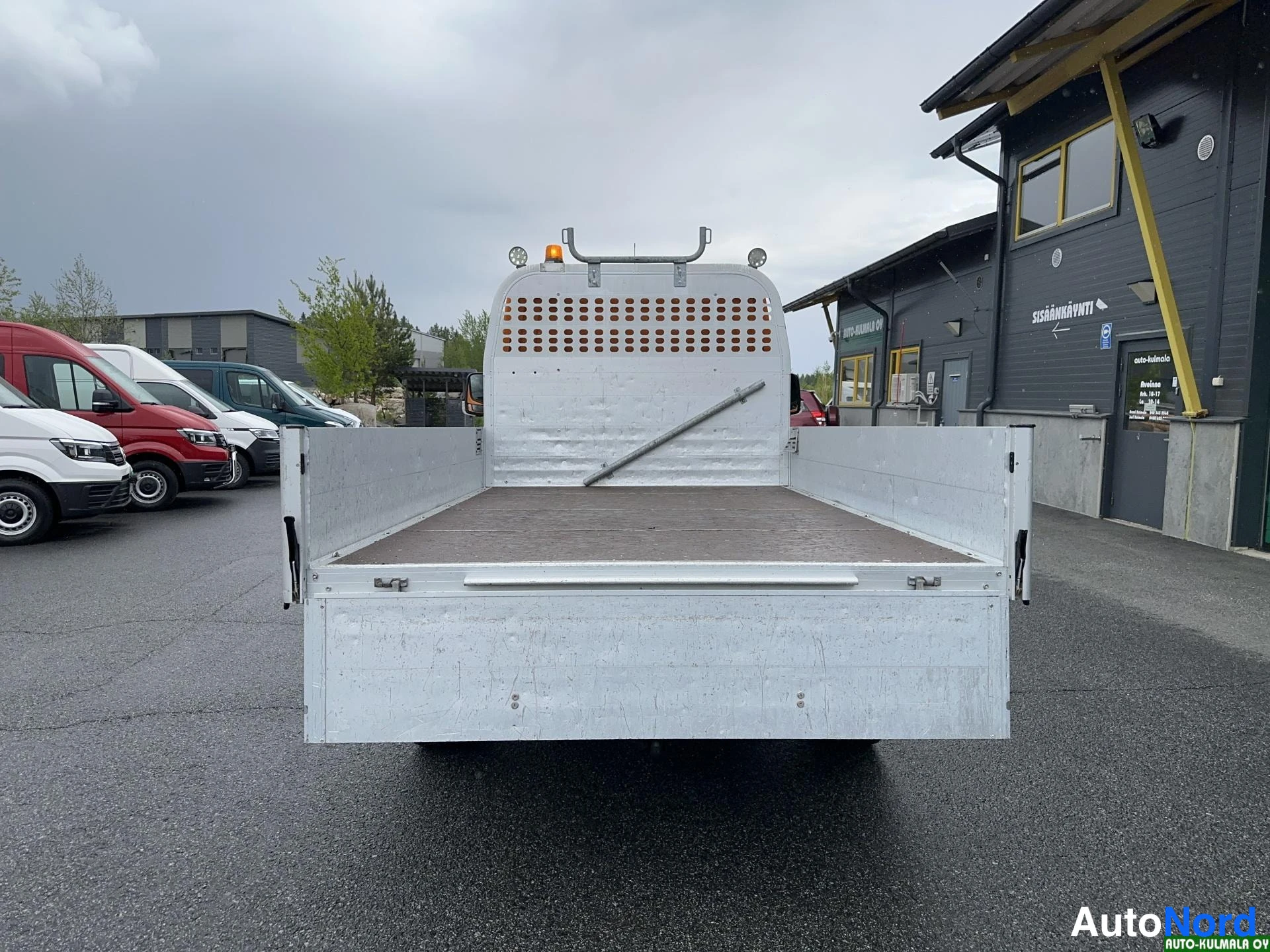 Oranssi Volkswagen Crafter 2013, takaa, kuva 13