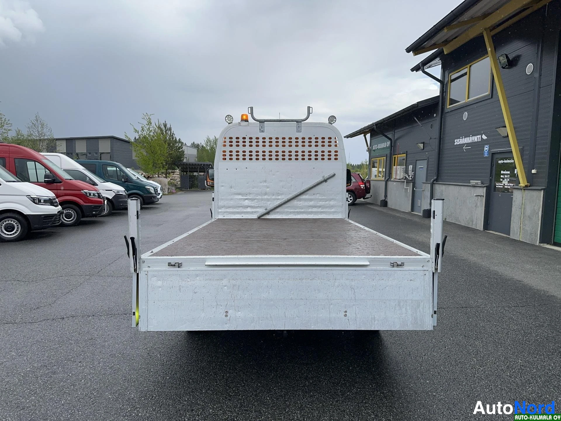 Oranssi Volkswagen Crafter 2013, takaa, kuva 14