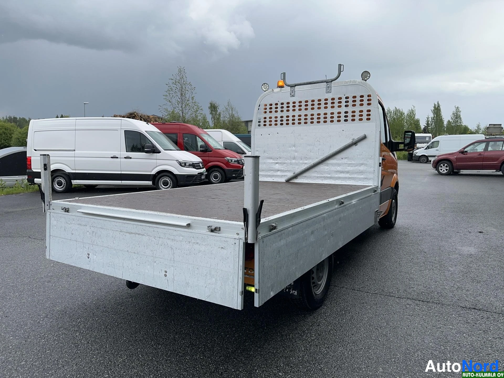 Oranssi Volkswagen Crafter 2013, takaviisto, kuva 12