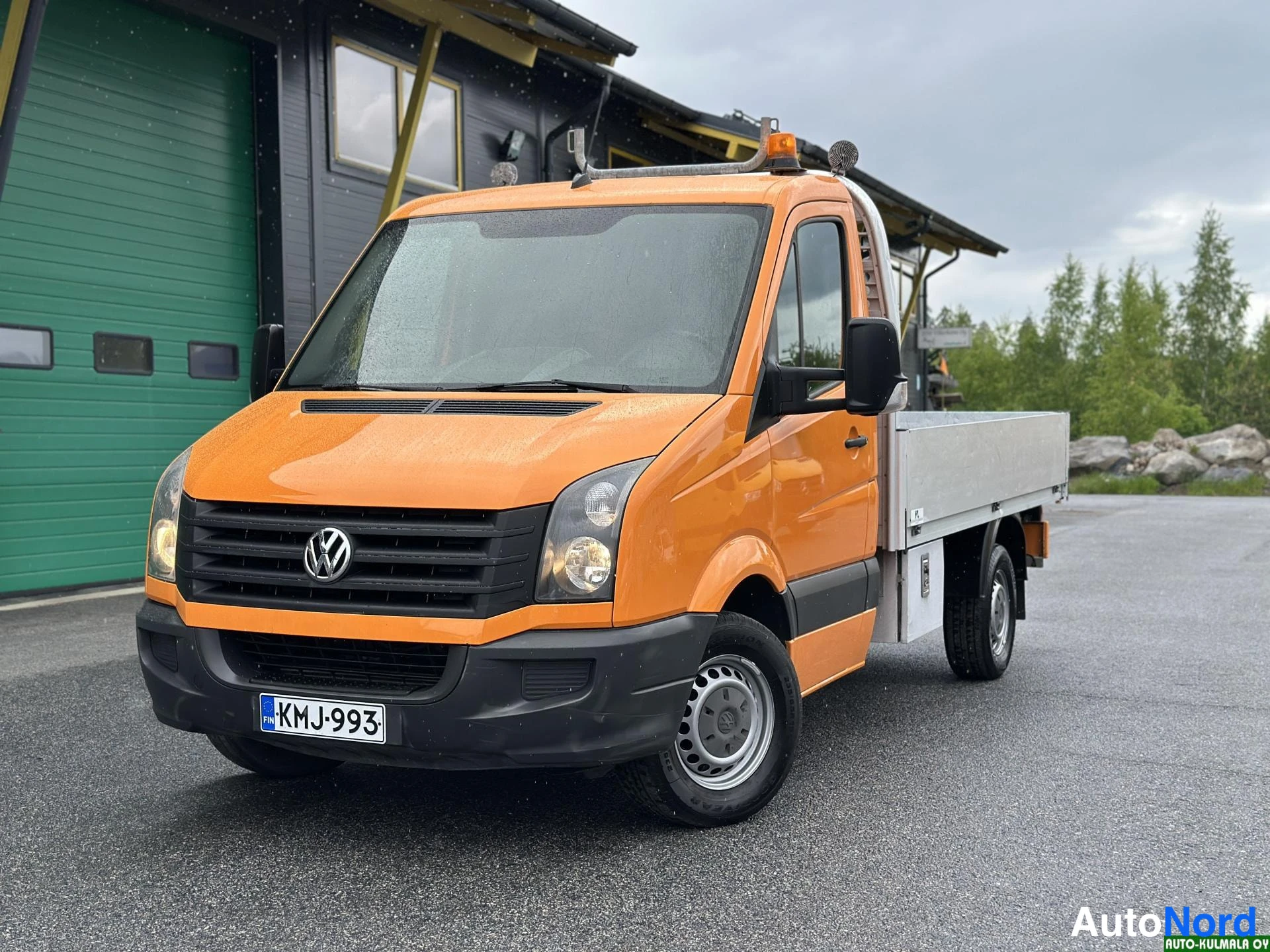 Oranssi Volkswagen Crafter 2013, etuviisto, keula vasemmalle, kuva 3