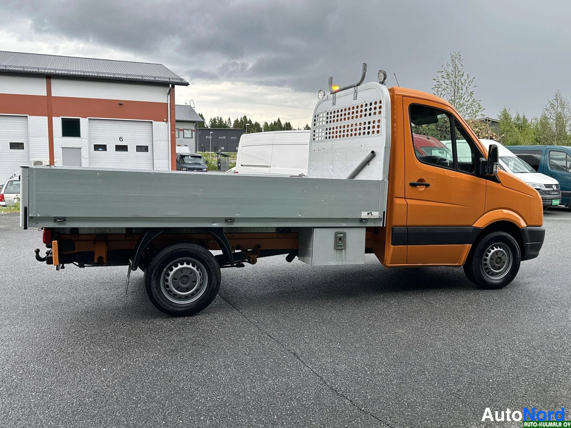 Oranssi Volkswagen Crafter 2013, sivulta, kuva 9