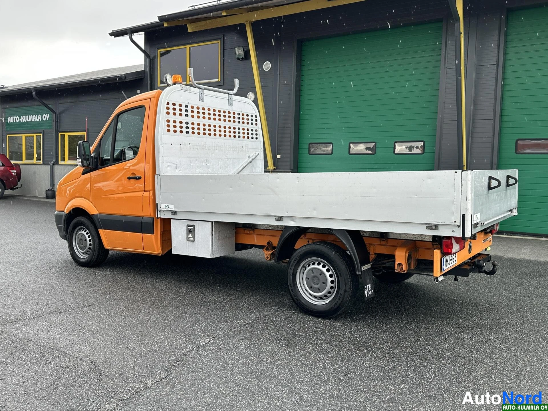 Oranssi Volkswagen Crafter 2013, etuviisto, keula vasemmalle, kuva 4
