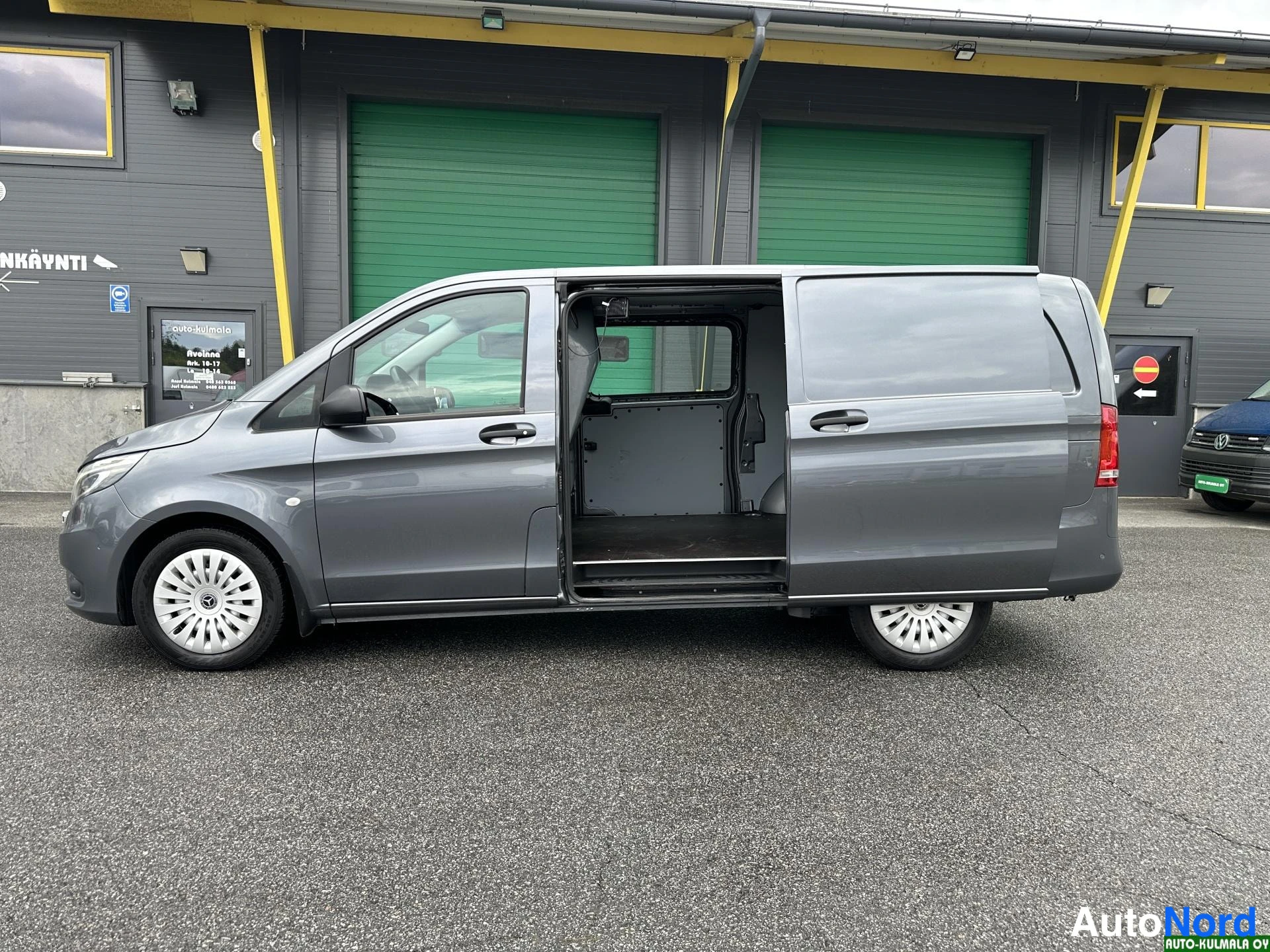 Harmaa Mercedes-Benz Vito 116 CDI 2017, sivulta, kuva 8