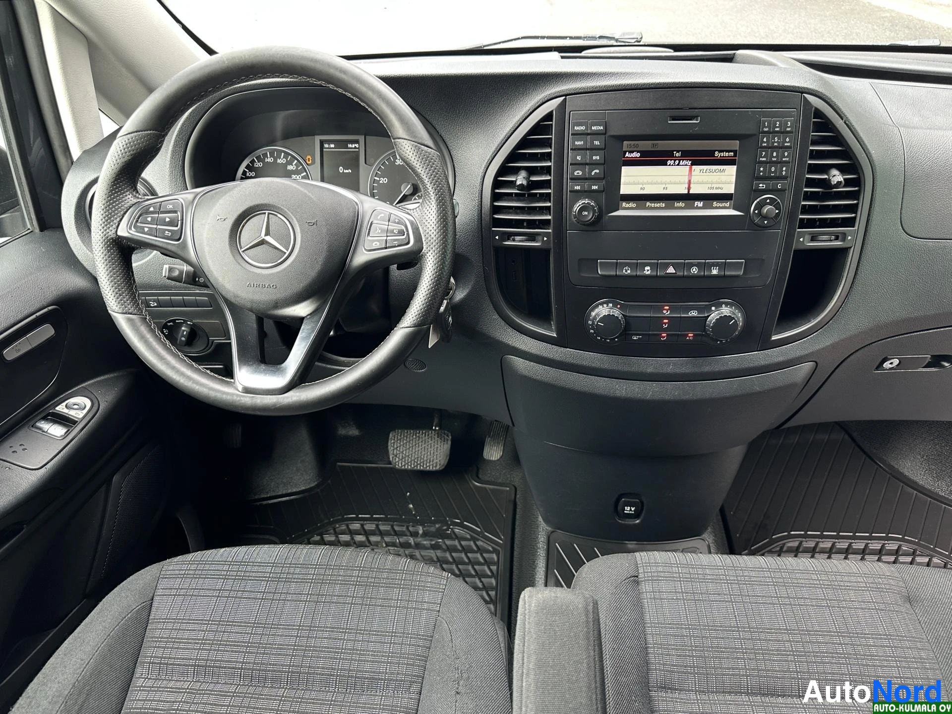 Harmaa Mercedes-Benz Vito 116 CDI 2017, ohjaamo, kuva 20