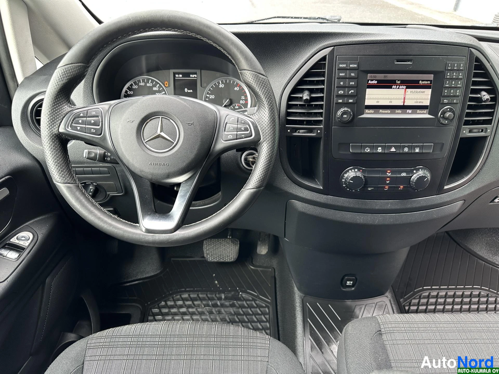 Harmaa Mercedes-Benz Vito 116 CDI 2017, ohjaamo, kuva 21