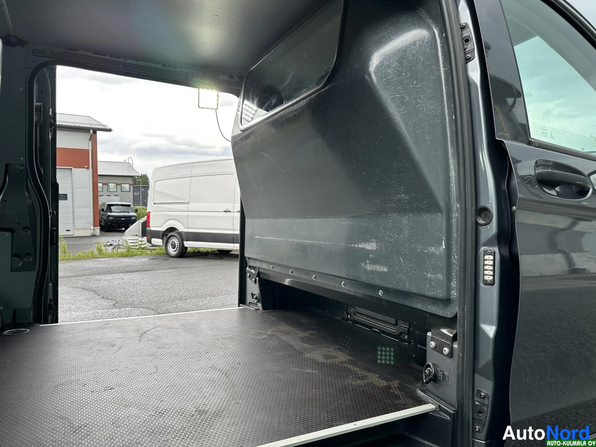 Harmaa Mercedes-Benz Vito 116 CDI 2017, tavaratila, kuva 25