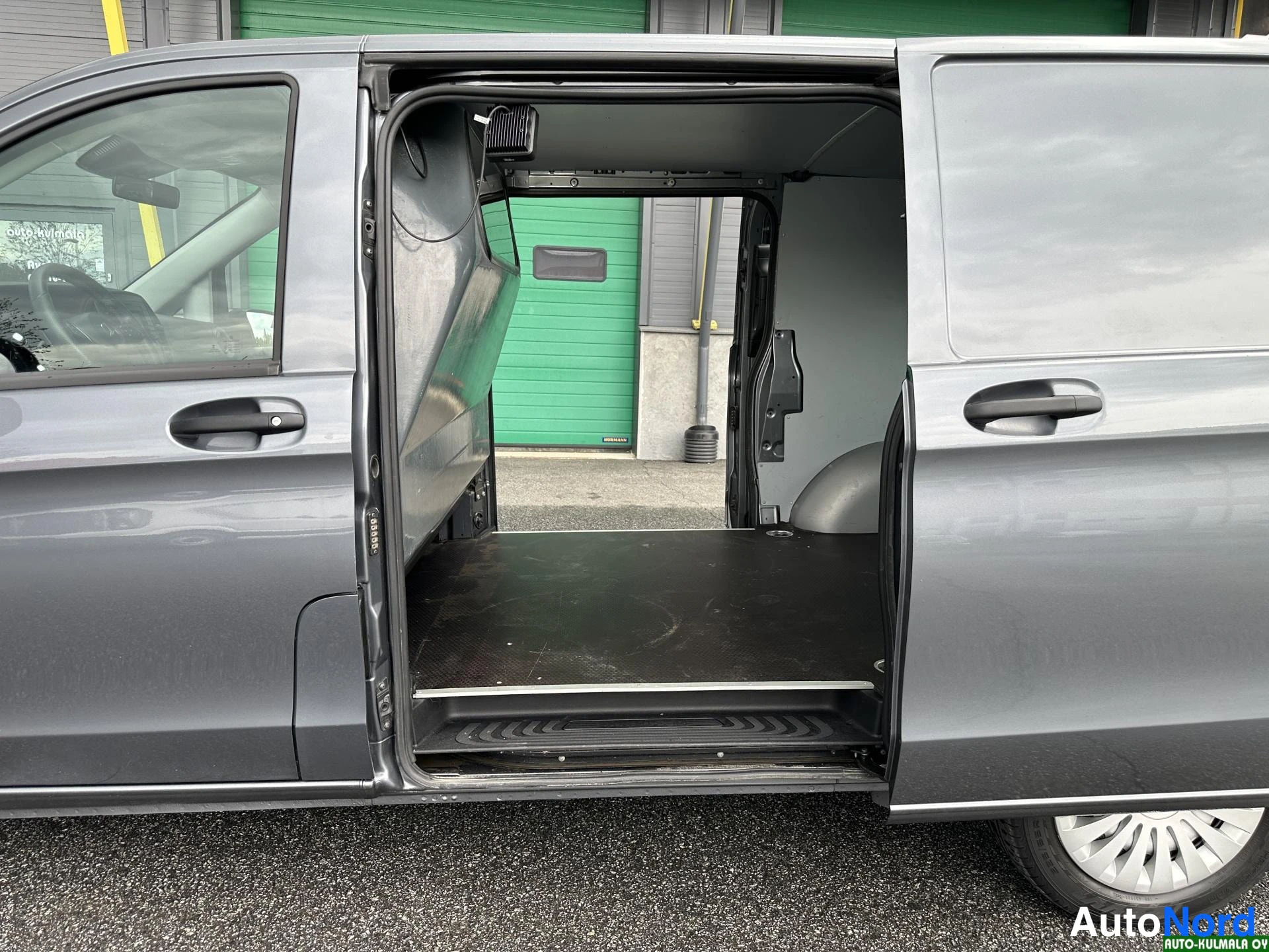 Harmaa Mercedes-Benz Vito 116 CDI 2017, tavaratila, kuva 27