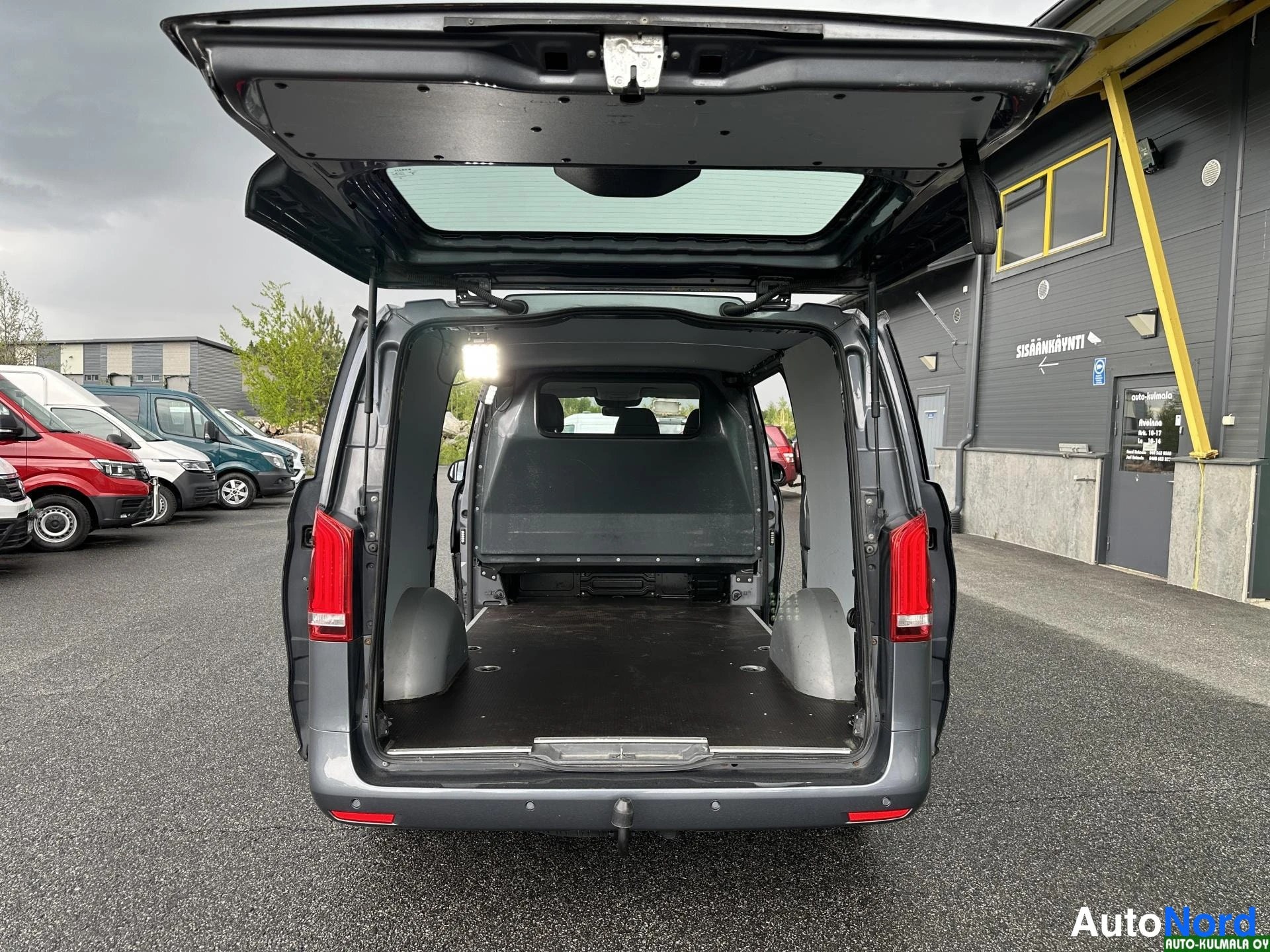Harmaa Mercedes-Benz Vito 116 CDI 2017, takaa, kuva 16