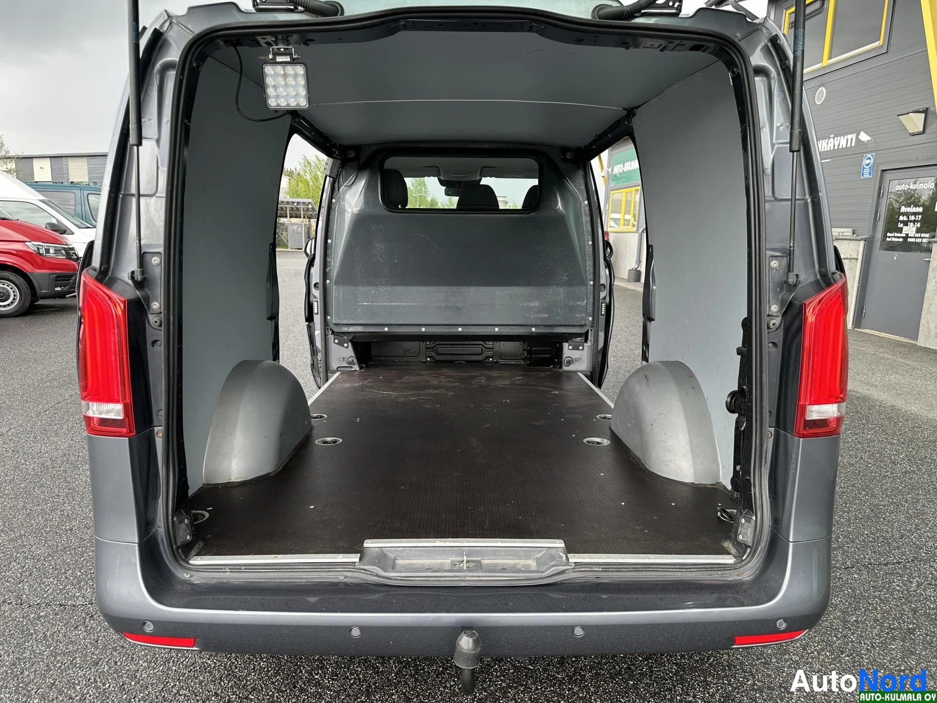 Harmaa Mercedes-Benz Vito 116 CDI 2017, takaa, kuva 17