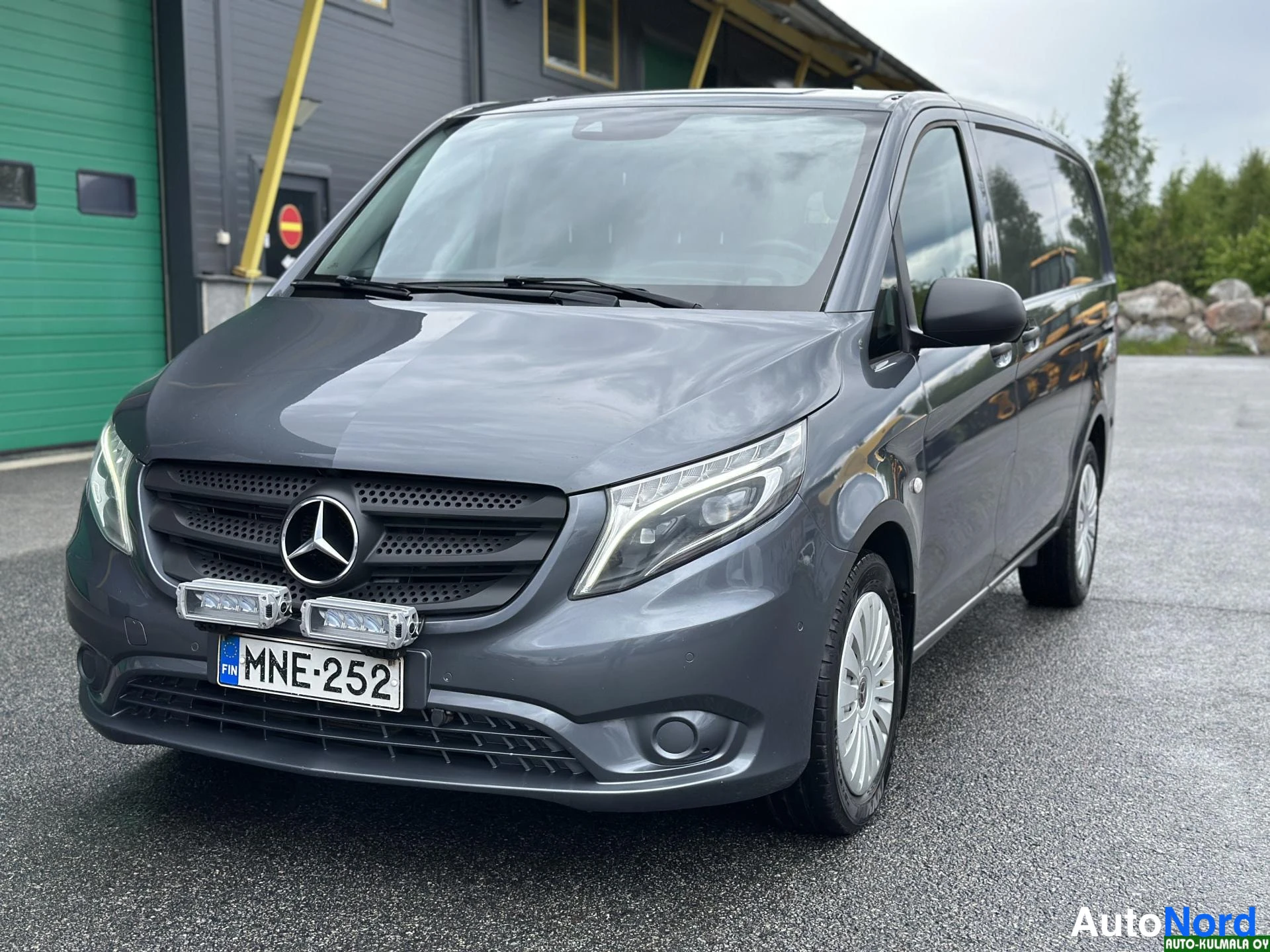 Harmaa Mercedes-Benz Vito 116 CDI 2017, etuviisto, keula vasemmalle, kuva 3