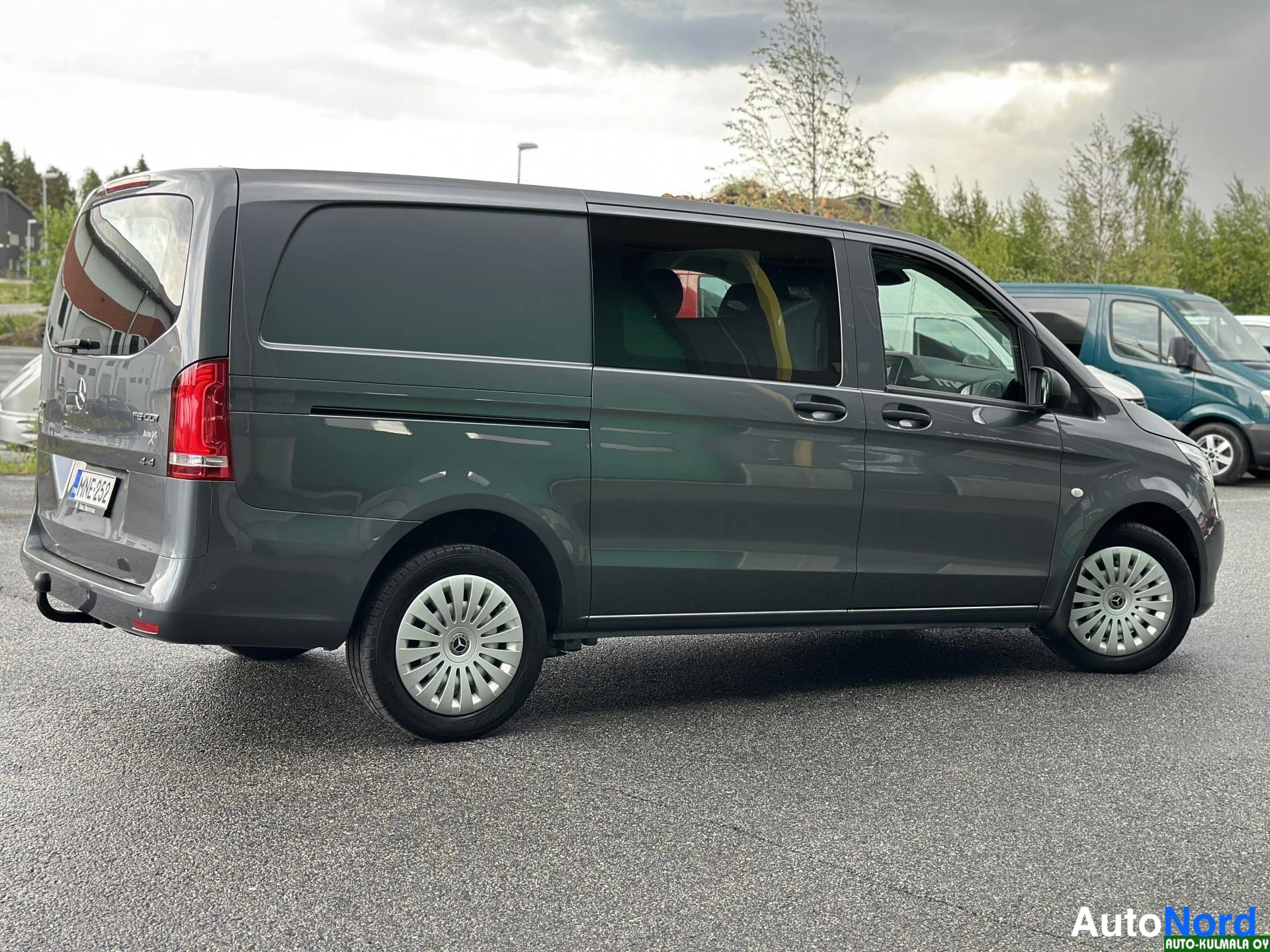 Harmaa Mercedes-Benz Vito 116 CDI 2017, takaviisto, kuva 13