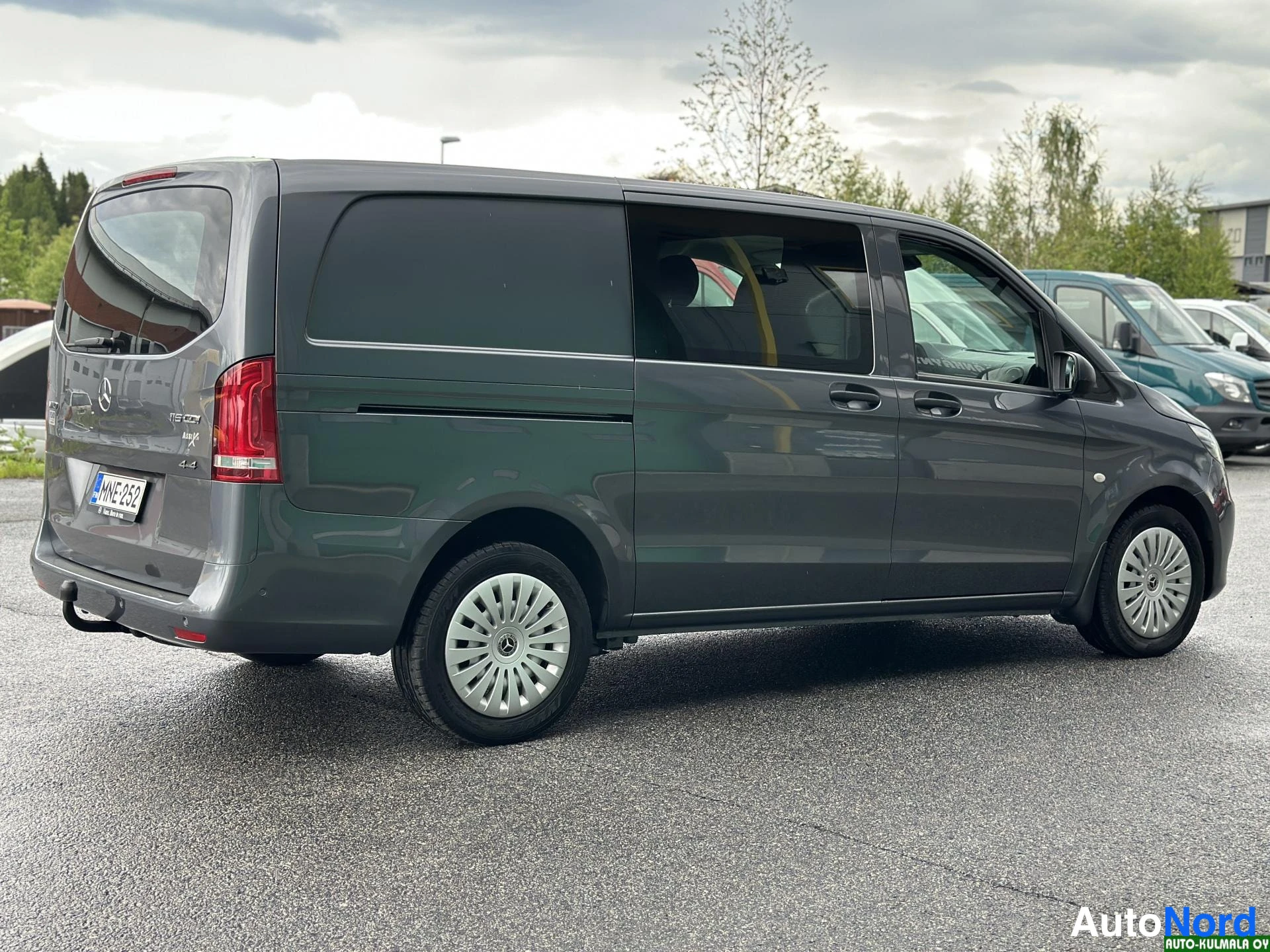 Harmaa Mercedes-Benz Vito 116 CDI 2017, takaviisto, kuva 11