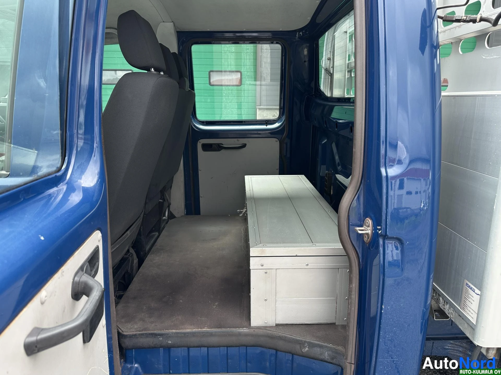 Sininen Volkswagen Transporter 2018, etuistuimet, kuva 25