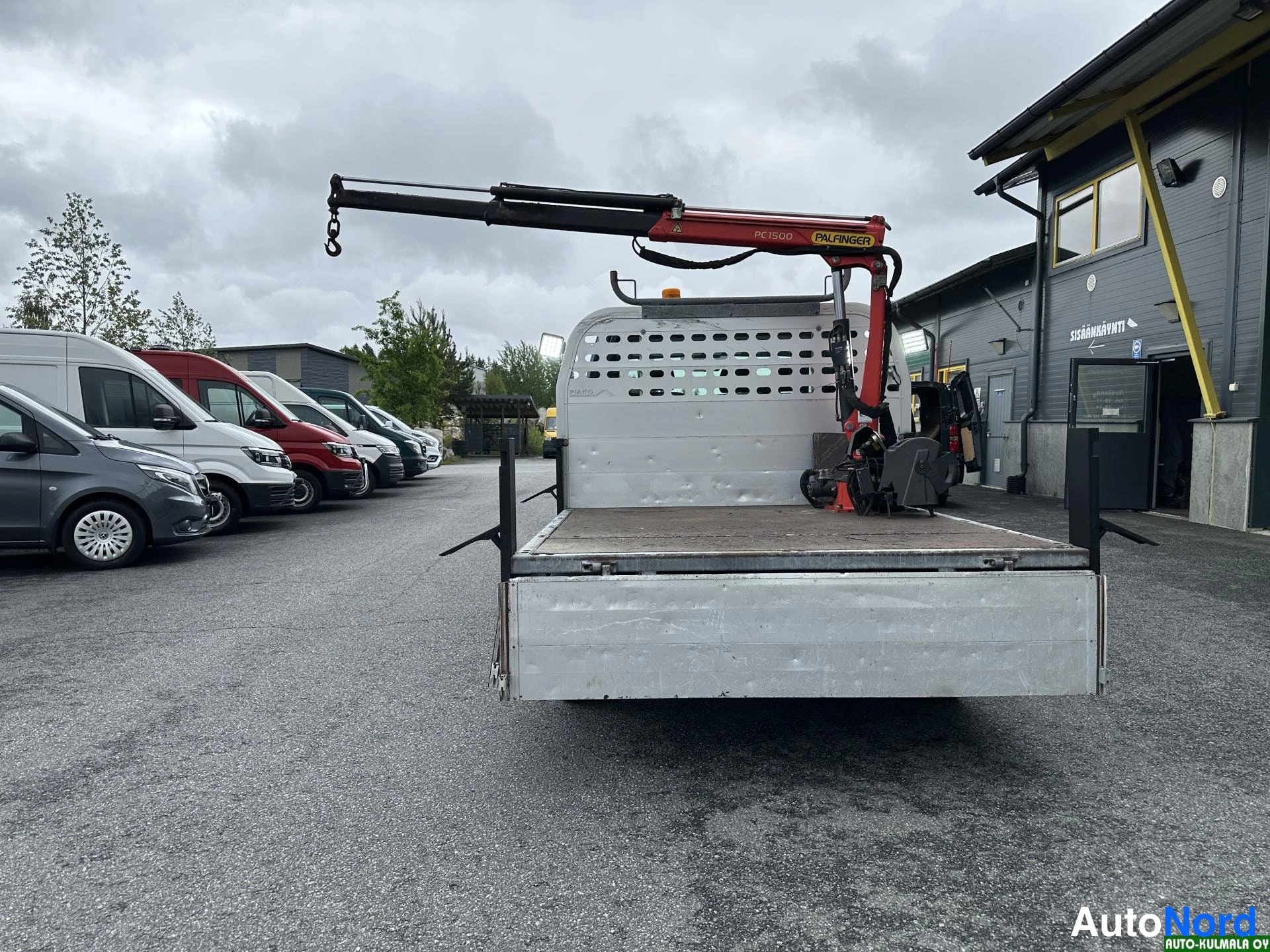 Sininen Volkswagen Transporter 2018, takaa, kuva 17