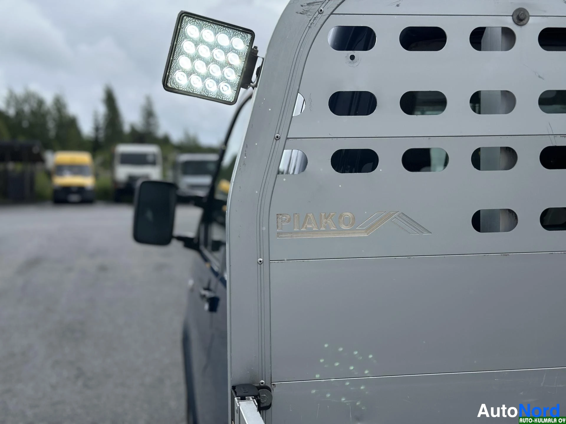Sininen Volkswagen Transporter 2018, yksityiskohta, kuva 26