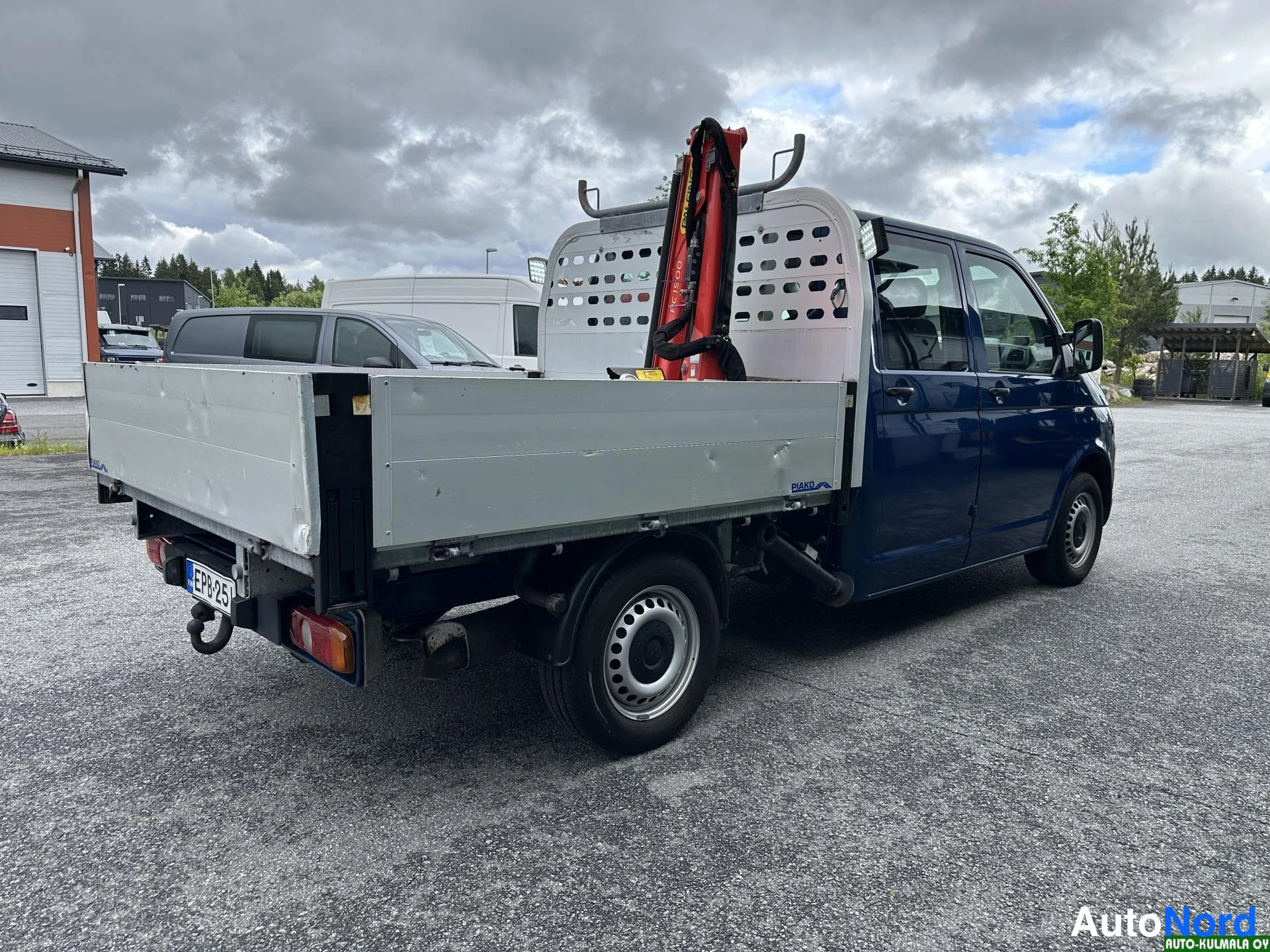 Sininen Volkswagen Transporter 2018, takaviisto, kuva 12