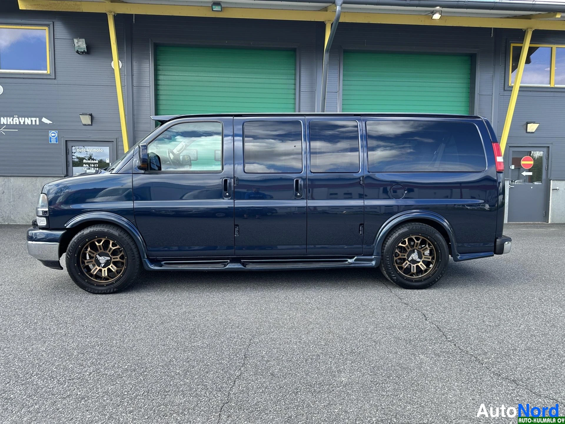 Sininen Chevrolet Express 2010, takaviisto, kuva 13