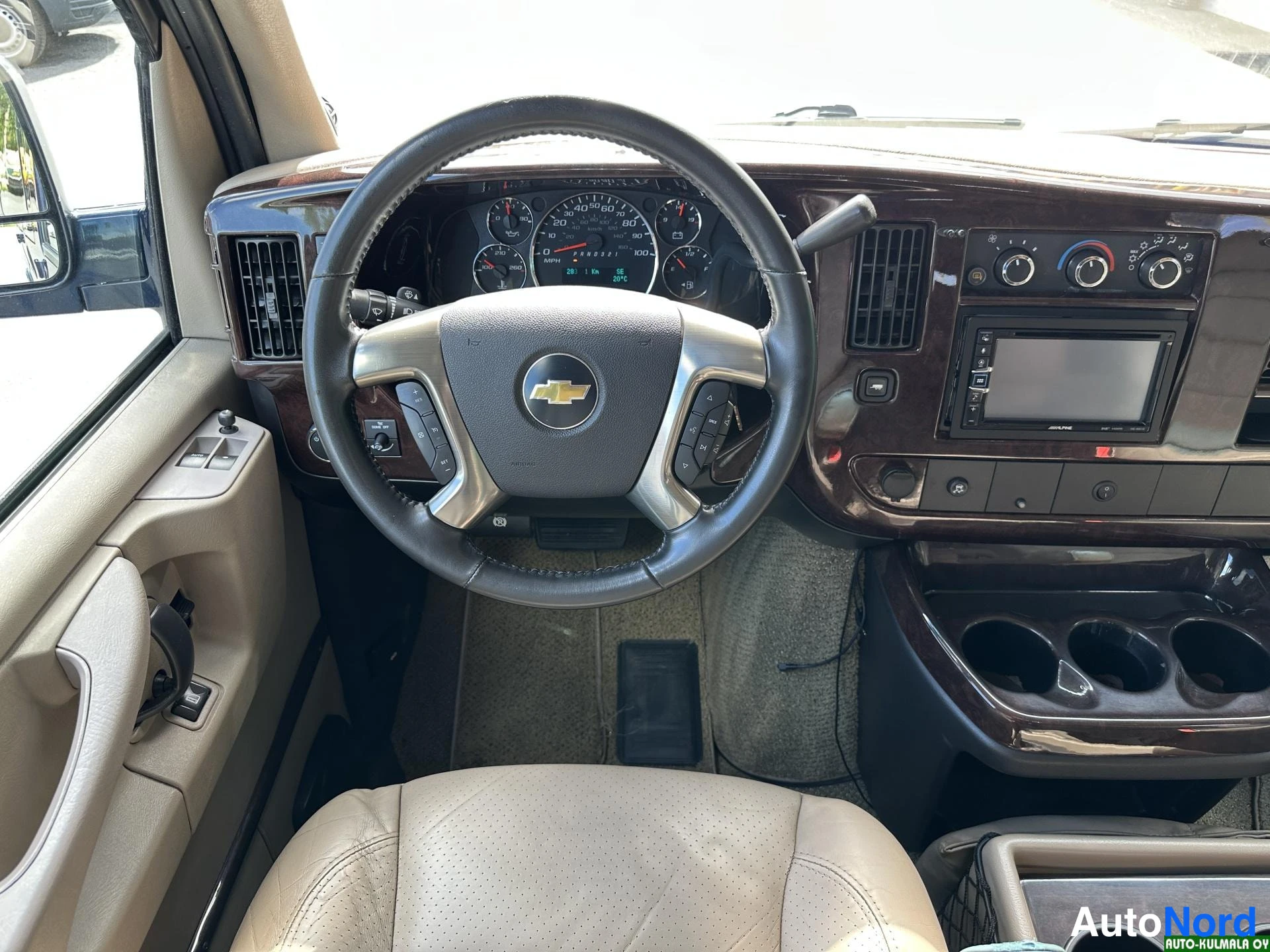 Sininen Chevrolet Express 2010, ohjaamo, kuva 21