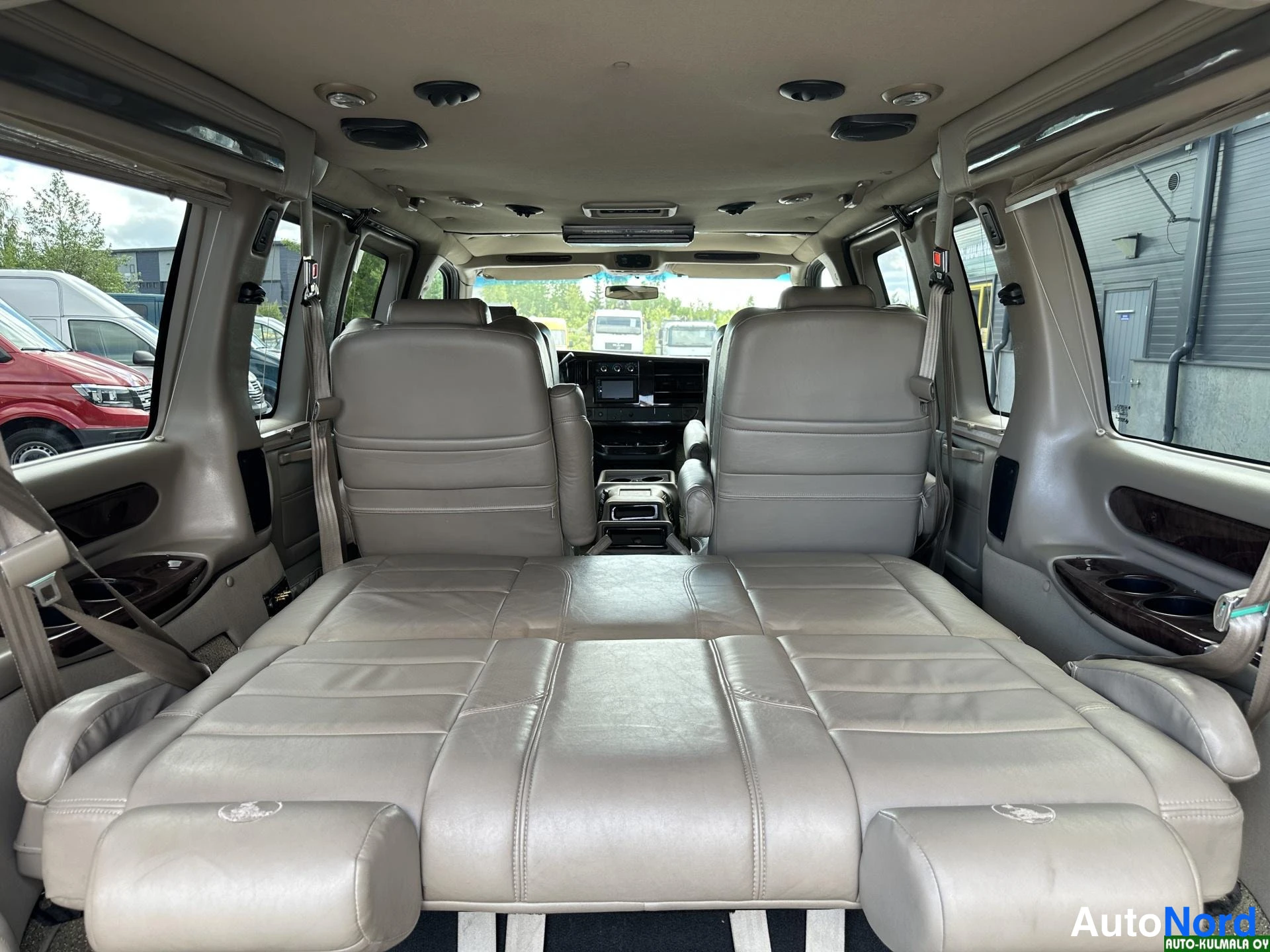 Sininen Chevrolet Express 2010, takaistuimet, kuva 27