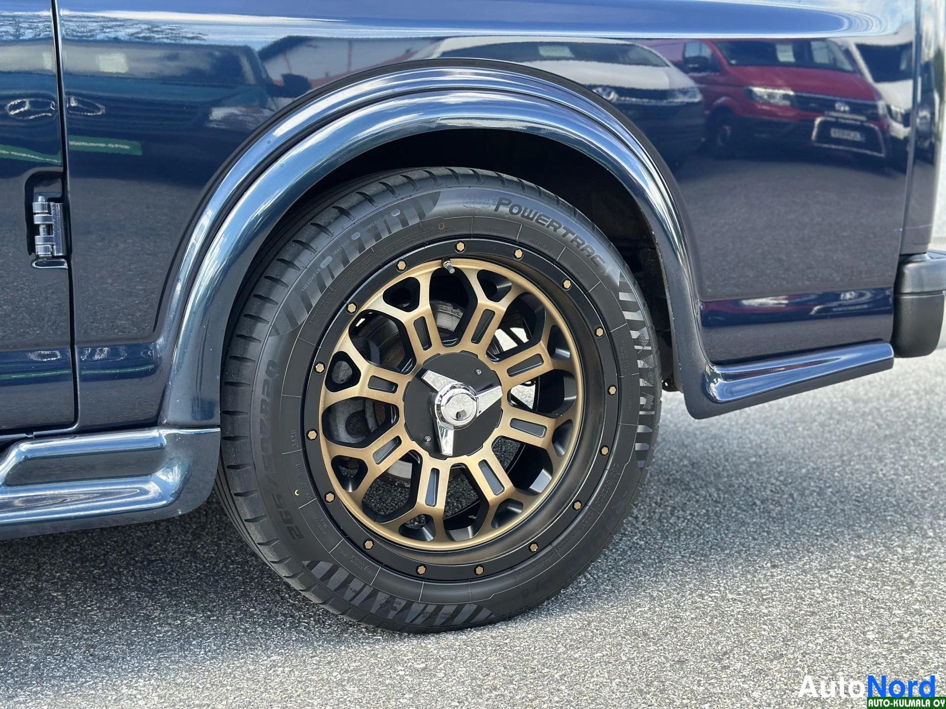 Sininen Chevrolet Express 2010, yksityiskohta, kuva 32