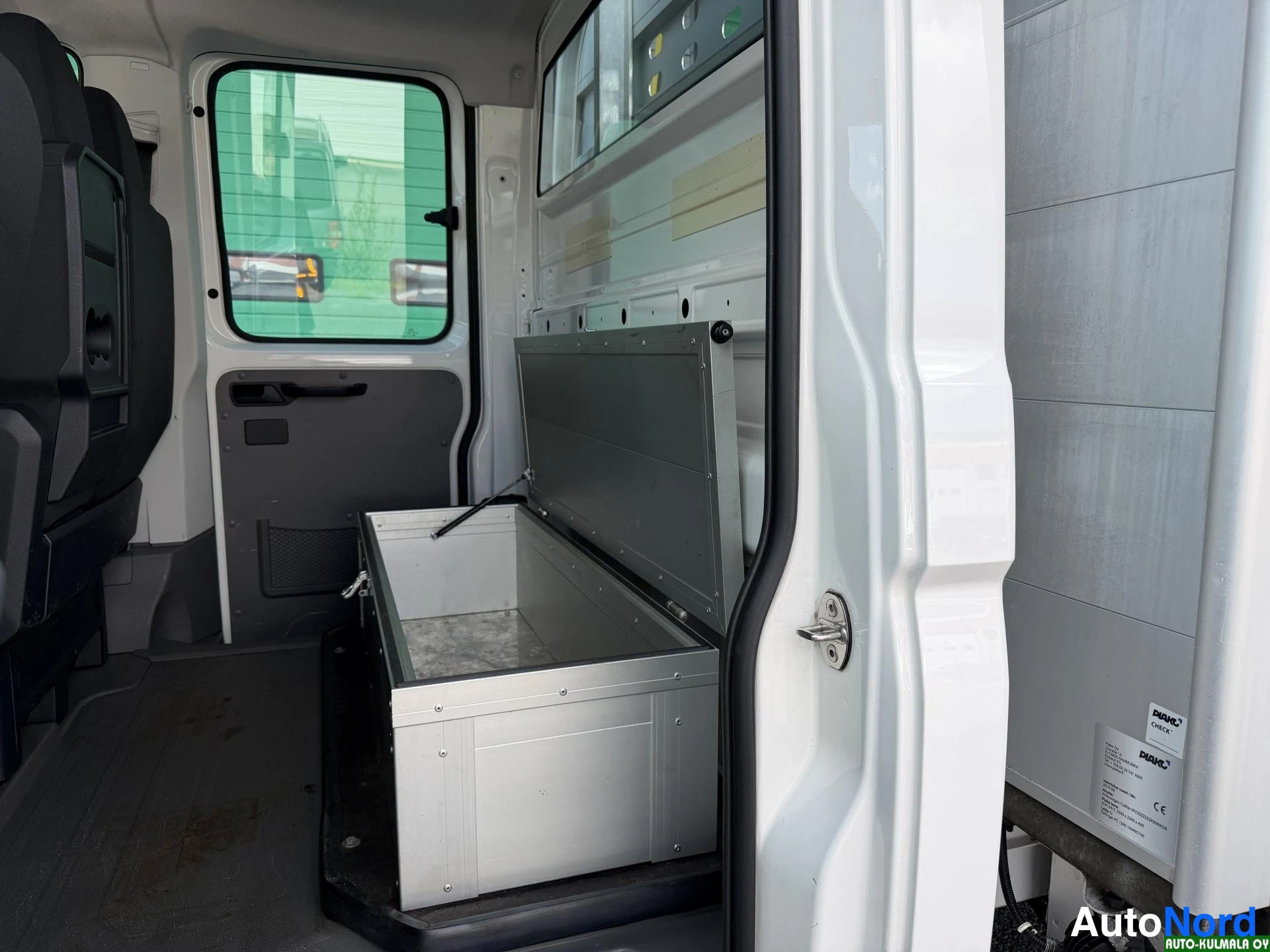 Valkoinen Volkswagen Crafter 2019, tavaratila, kuva 26