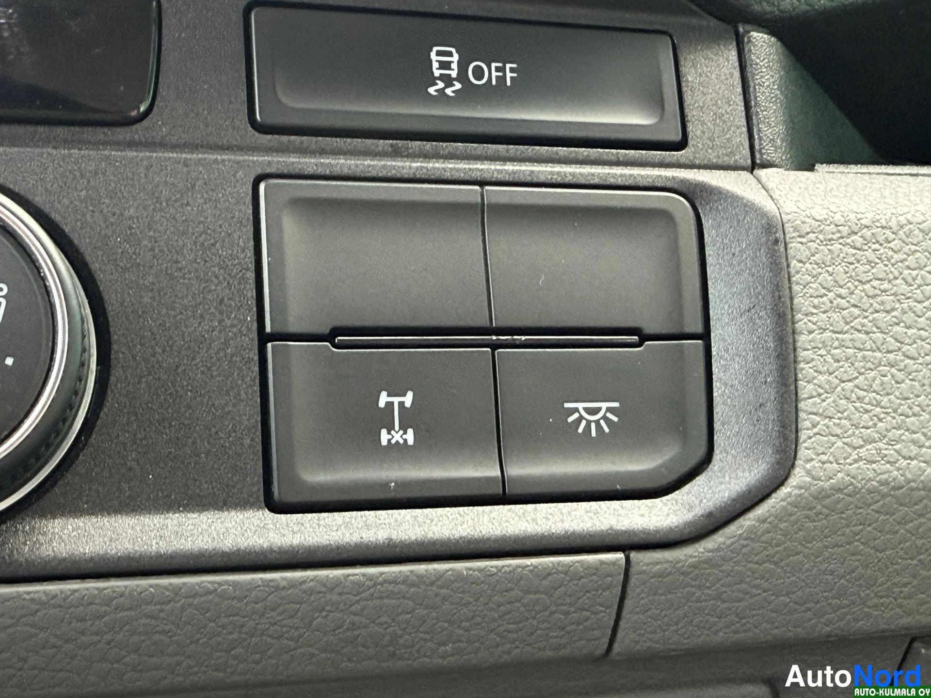 Valkoinen Volkswagen Crafter 2019, yksityiskohta, kuva 29