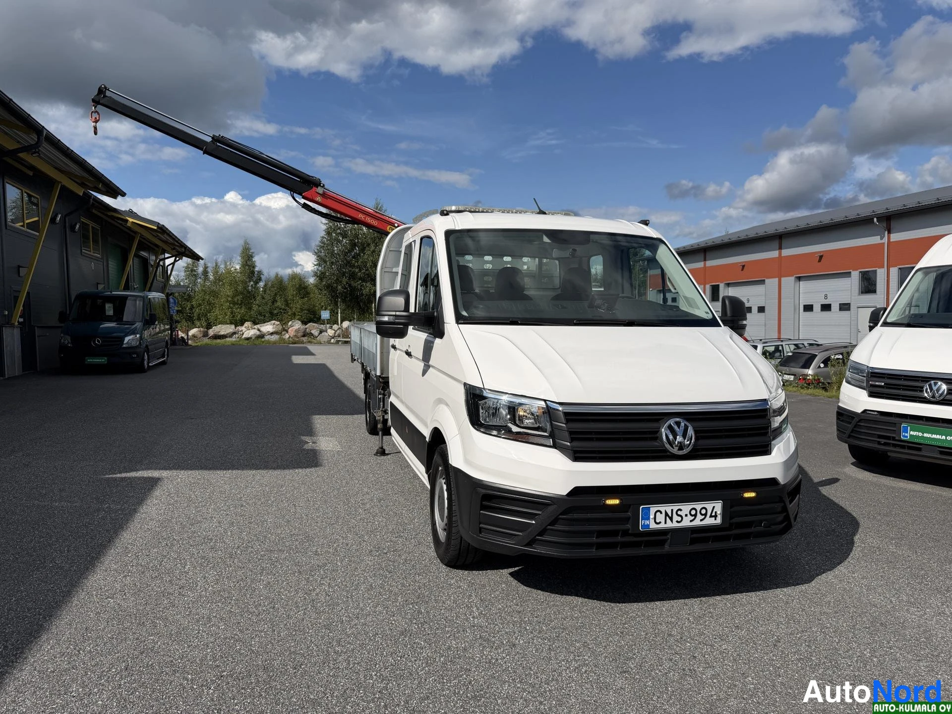 Valkoinen Volkswagen Crafter 2019, etuviisto, keula oikealle, kuva 5