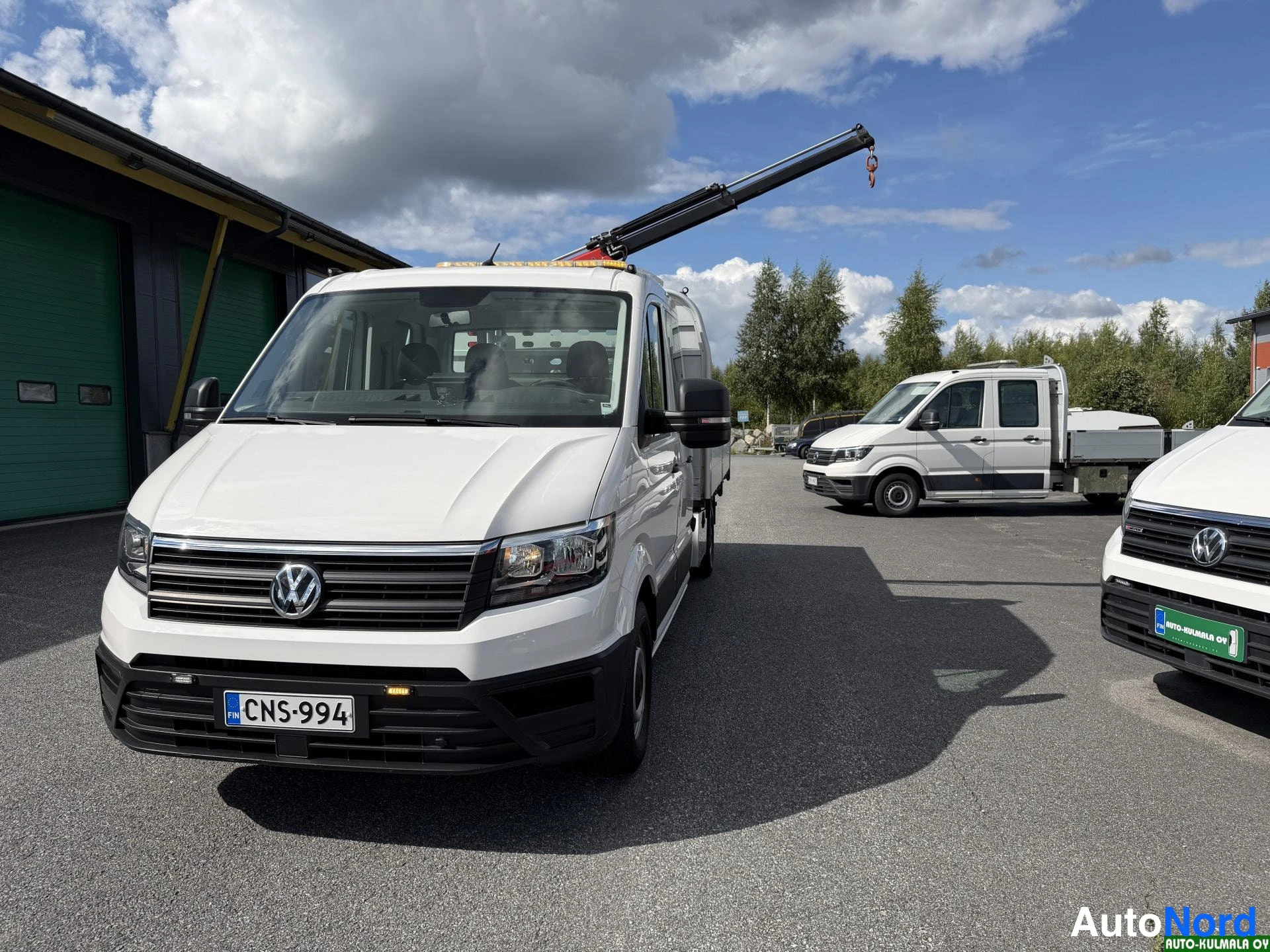 Valkoinen Volkswagen Crafter 2019, etuviisto, keula vasemmalle, kuva 3