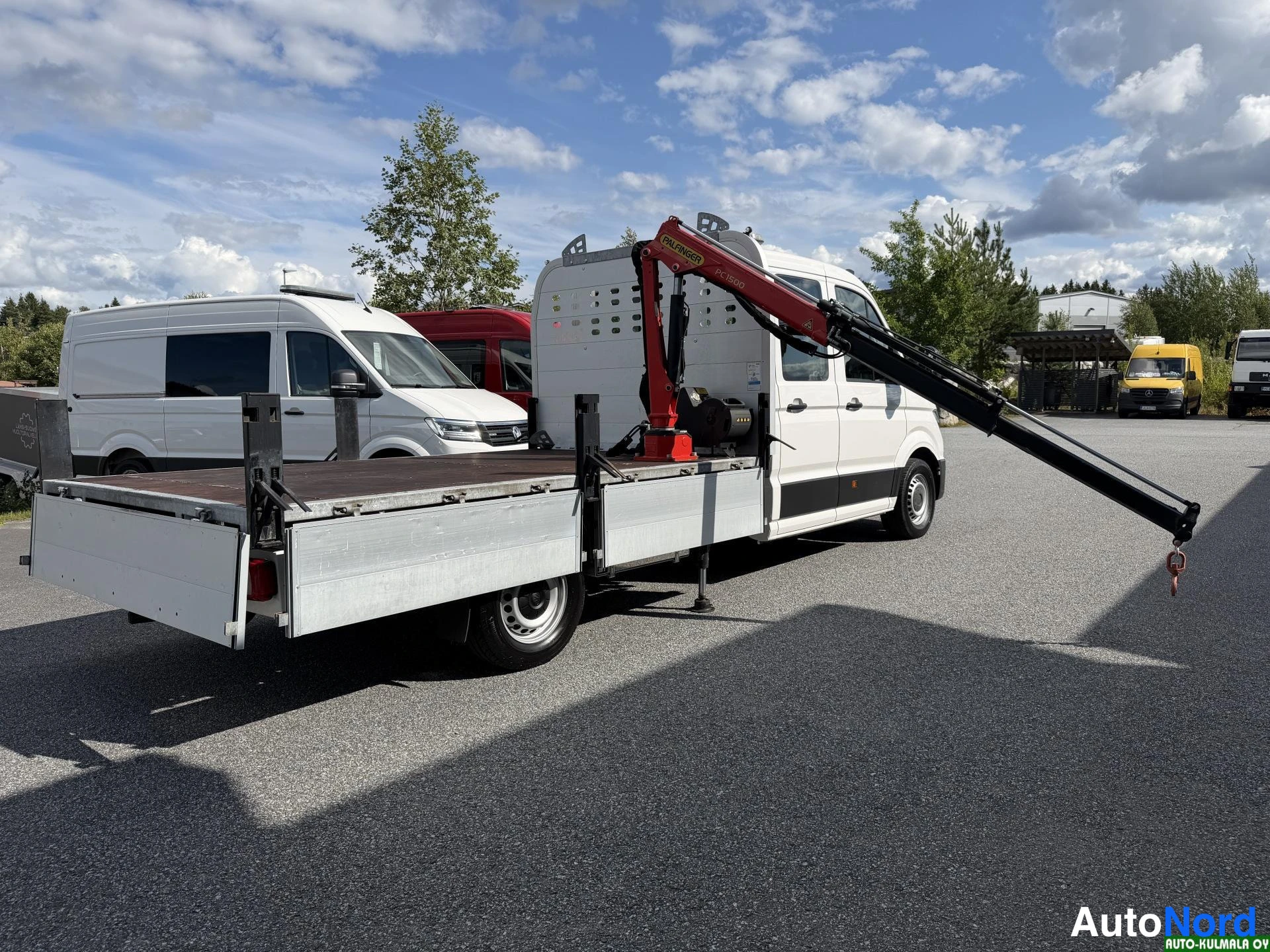 Valkoinen Volkswagen Crafter 2019, takaviisto, kuva 16