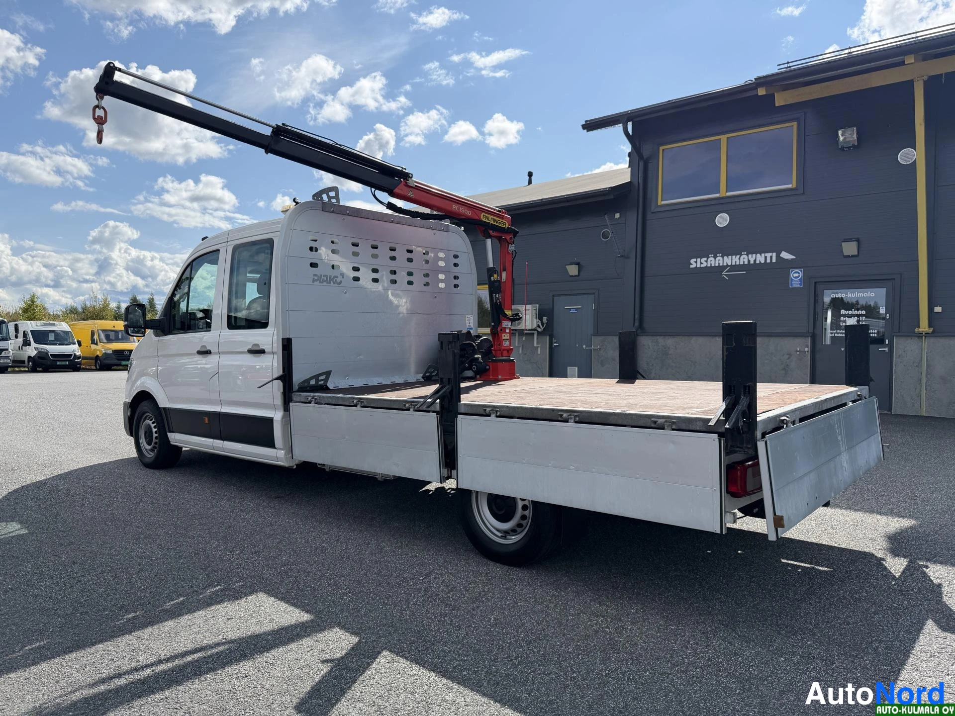 Valkoinen Volkswagen Crafter 2019, takaviisto, kuva 18