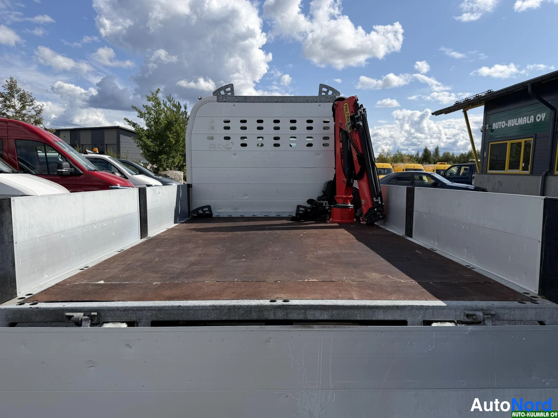 Valkoinen Volkswagen Crafter 2019, takaa, kuva 21
