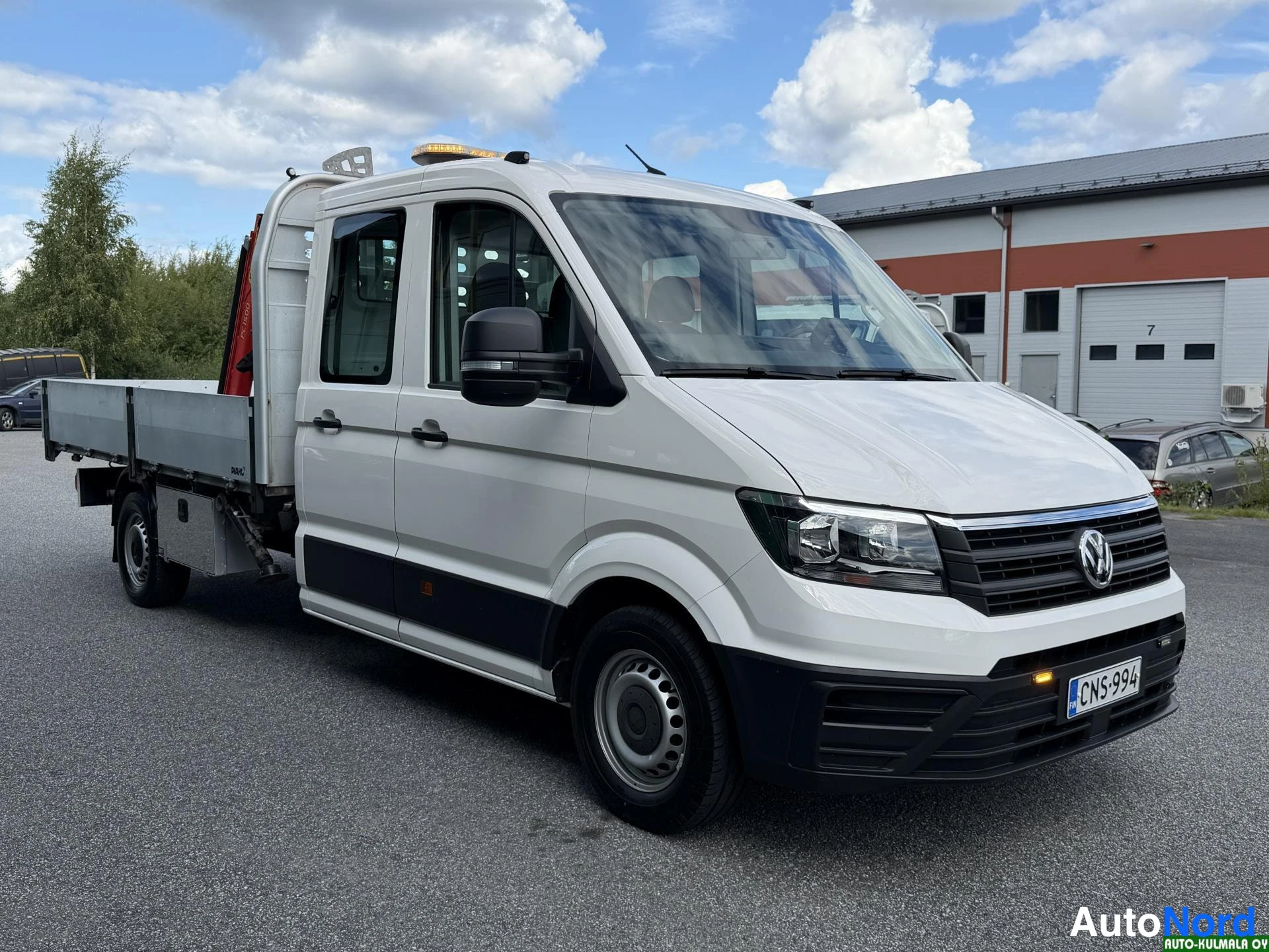 Valkoinen Volkswagen Crafter 2019, etuviisto, keula oikealle, kuva 6