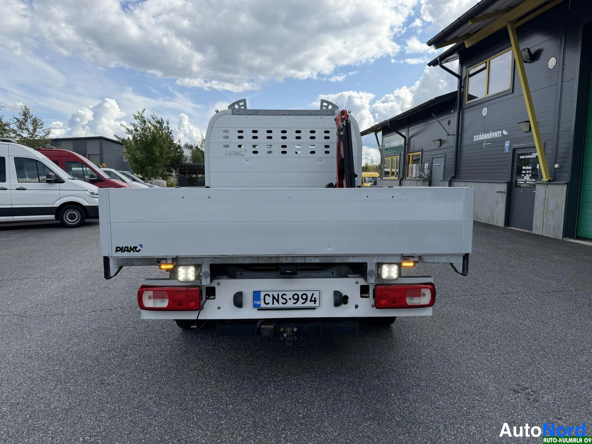 Valkoinen Volkswagen Crafter 2019, takaa, kuva 20