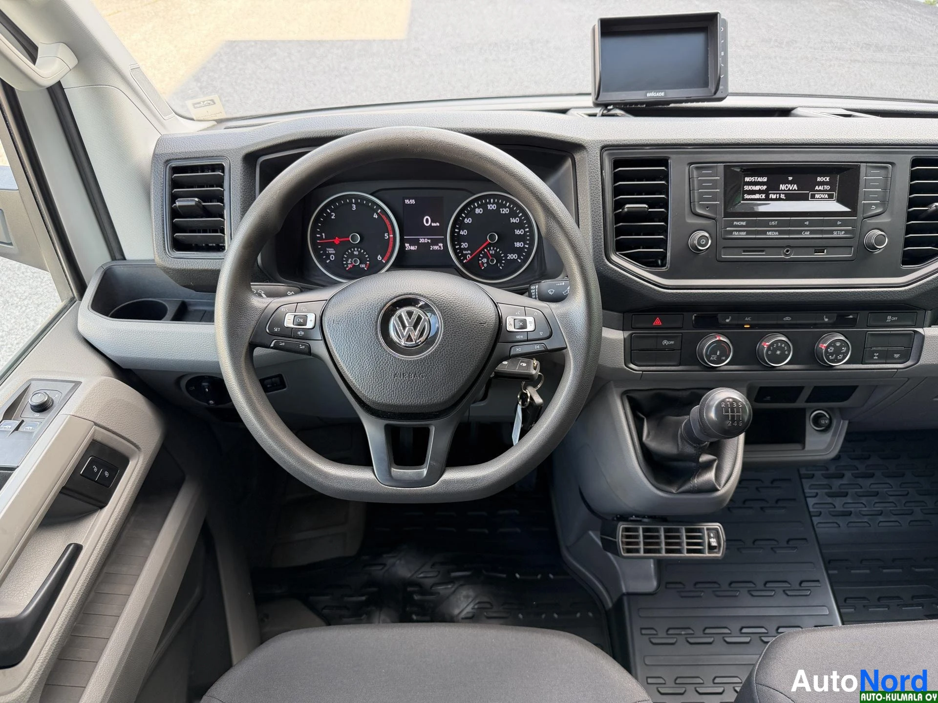 Valkoinen Volkswagen Crafter 2019, ohjaamo, kuva 24
