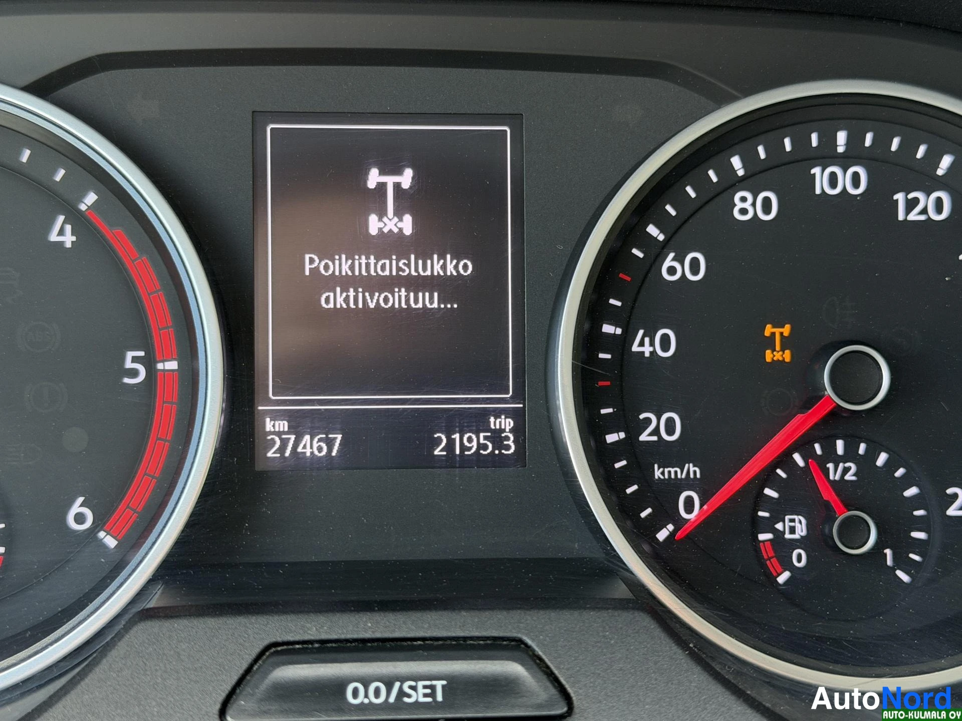 Valkoinen Volkswagen Crafter 2019, yksityiskohta, kuva 29