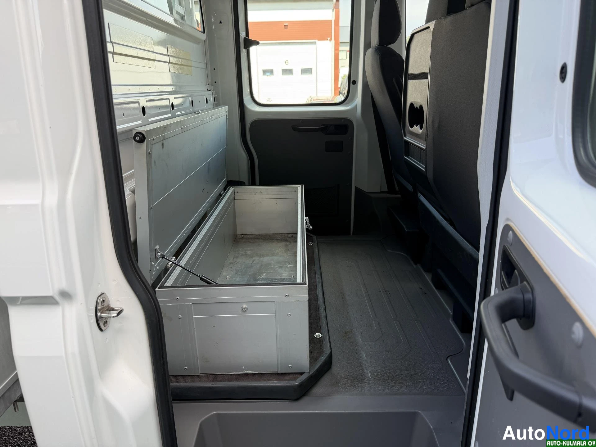 Valkoinen Volkswagen Crafter 2019, tavaratila, kuva 27