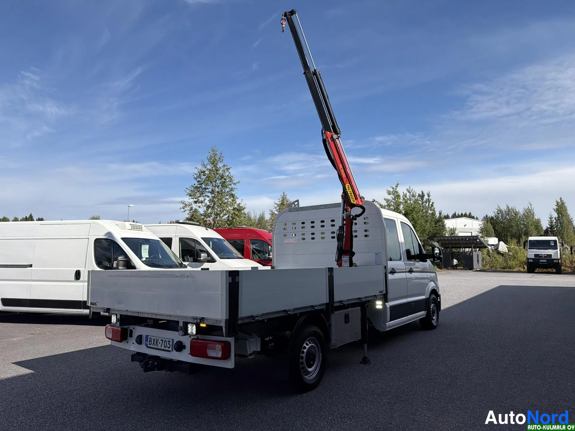 Valkoinen Volkswagen Crafter 2019, takaviisto, kuva 15