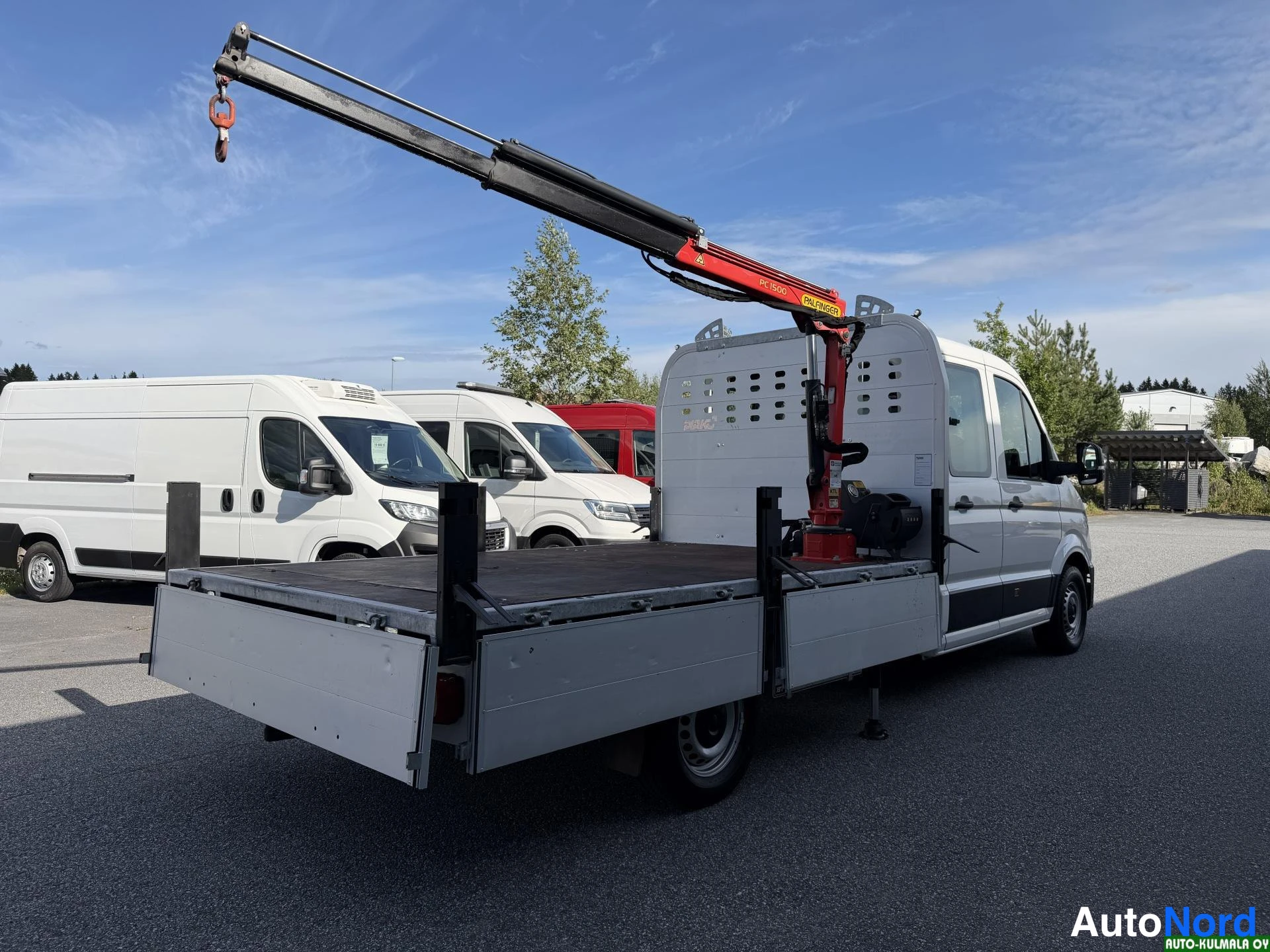 Valkoinen Volkswagen Crafter 2019, takaviisto, kuva 16