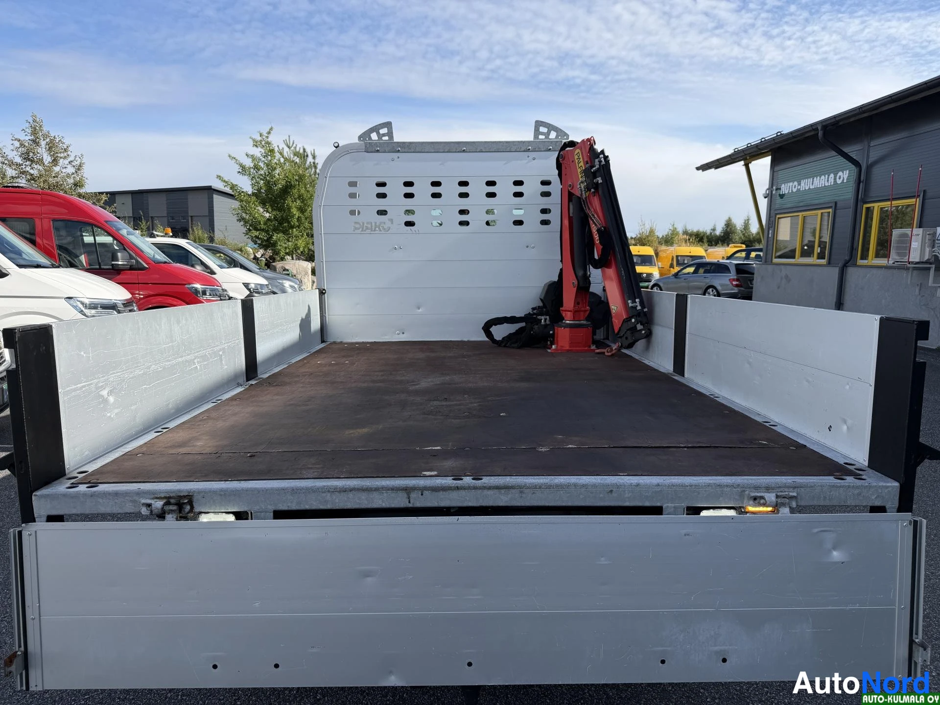 Valkoinen Volkswagen Crafter 2019, takaa, kuva 21