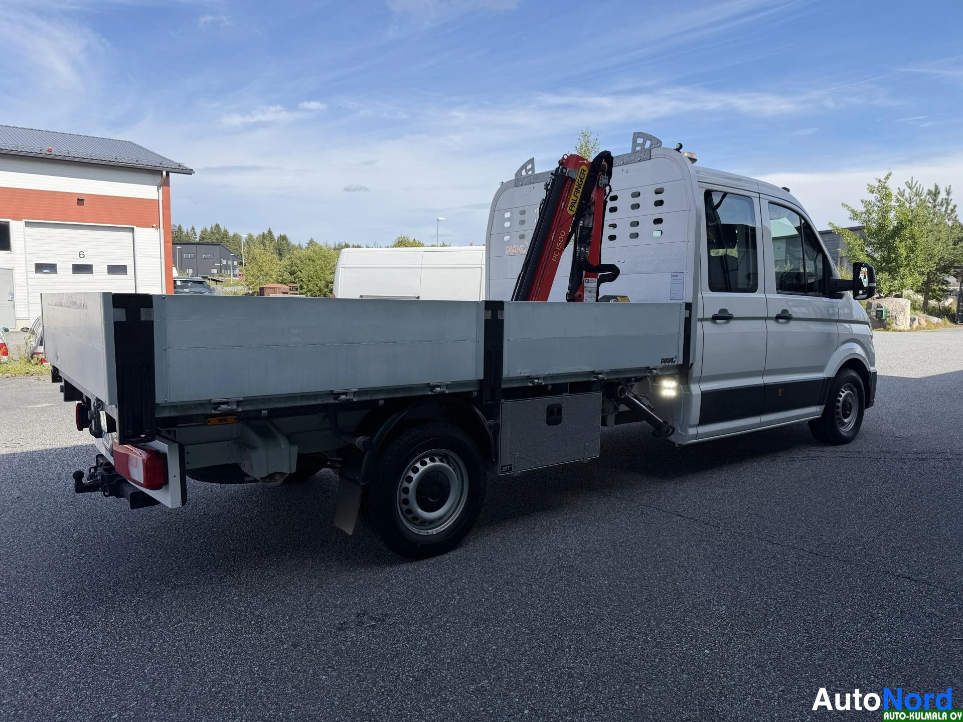 Valkoinen Volkswagen Crafter 2019, takaviisto, kuva 14