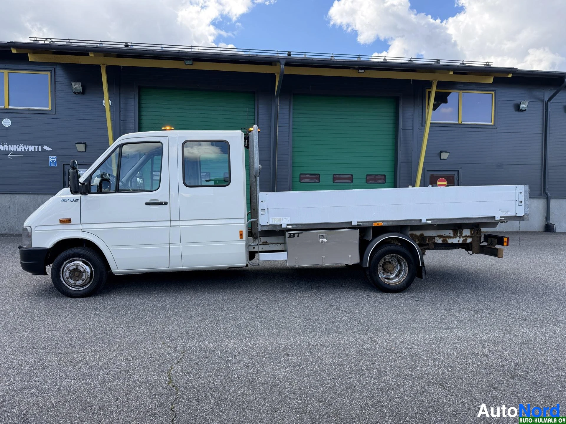 Valkoinen Volkswagen LT 2005, sivulta, kuva 10