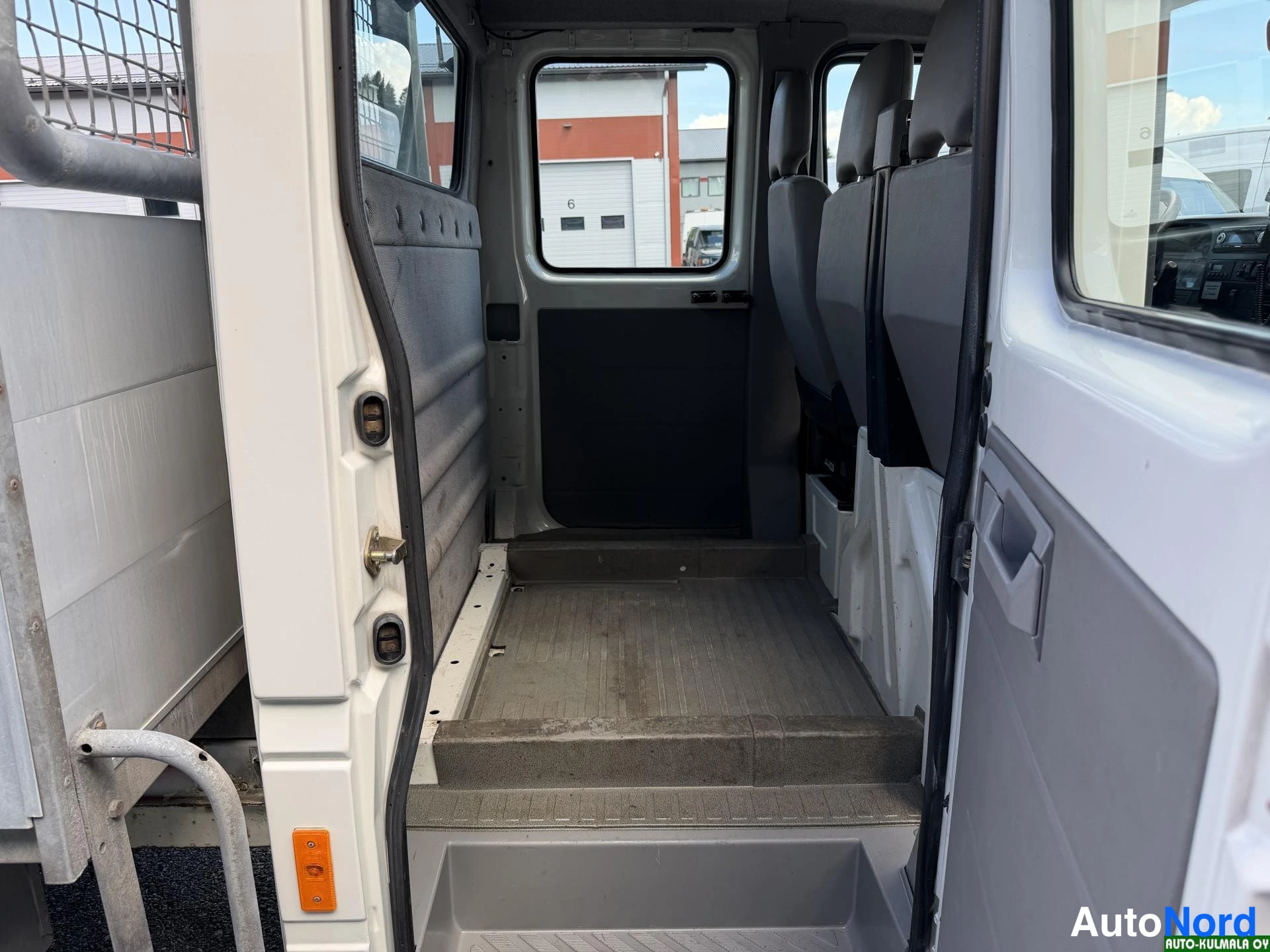 Valkoinen Volkswagen LT 2005, tavaratila, kuva 19