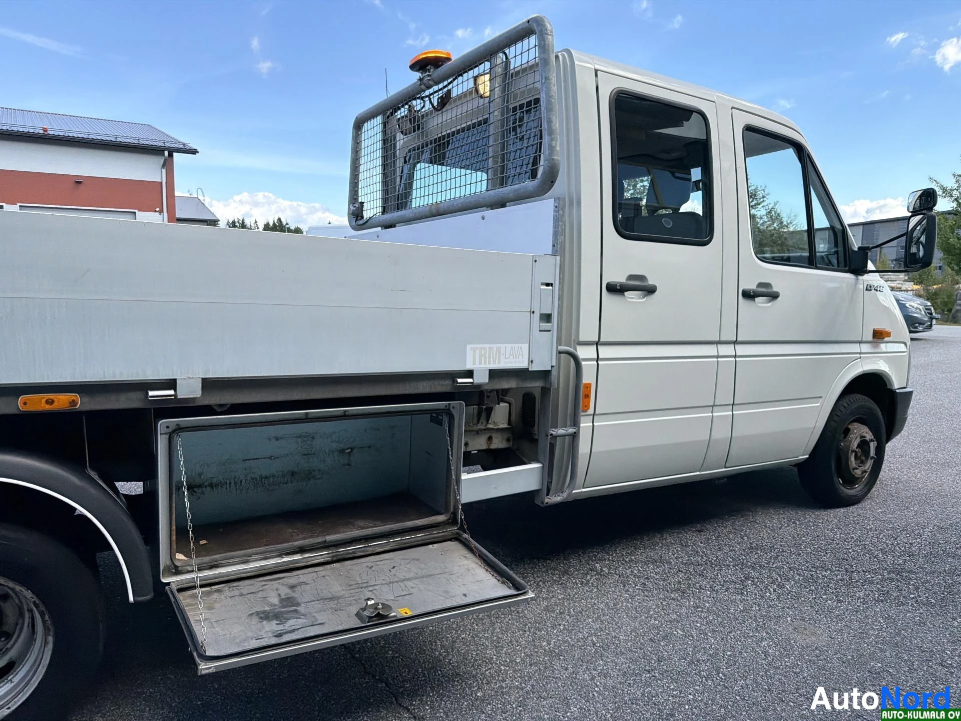 Valkoinen Volkswagen LT 2005, sivulta, kuva 9